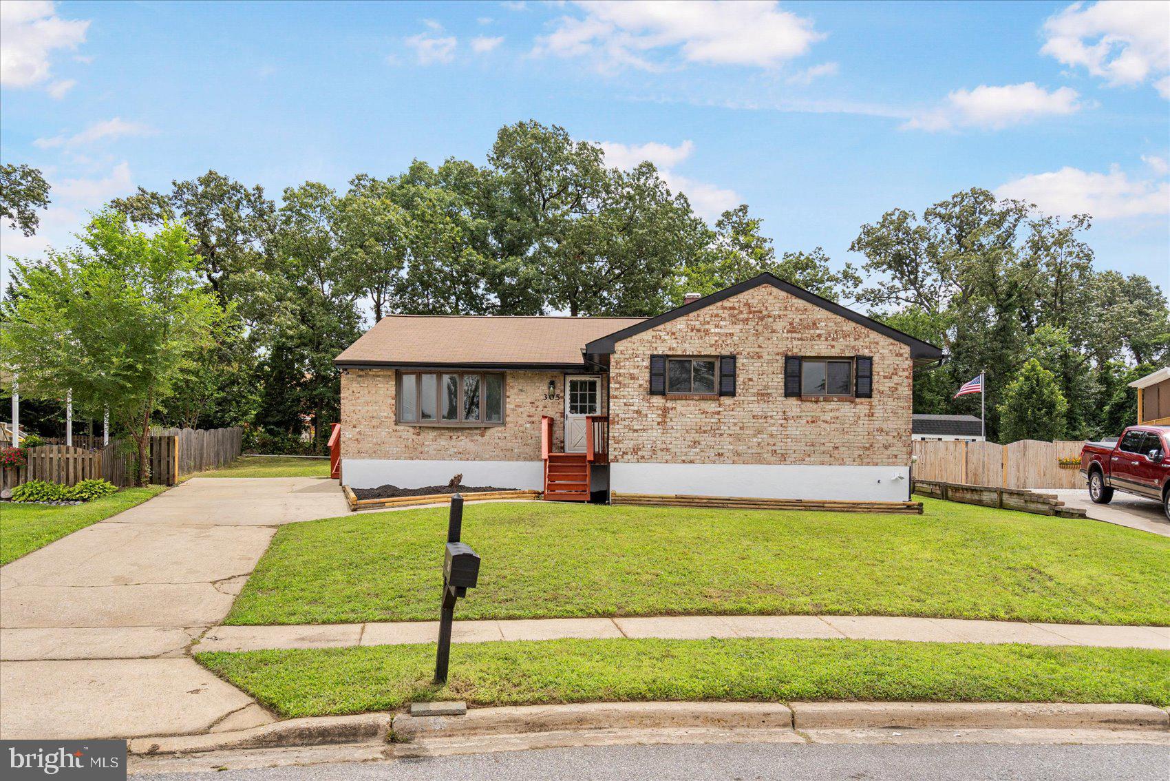 305 LIONSHEART GLEN