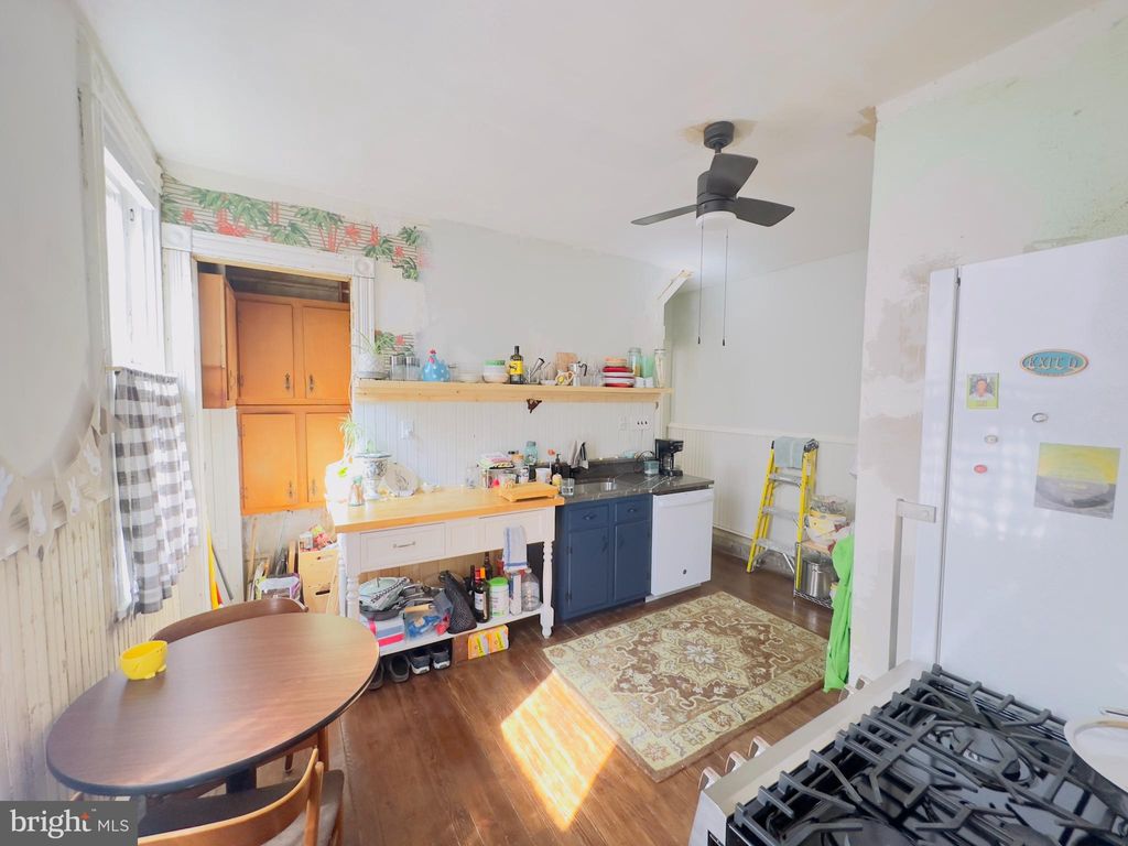 Photo of 610 W CHESTNUT ST, LANCASTER, PA 17603 (MLS # PALA2033100)