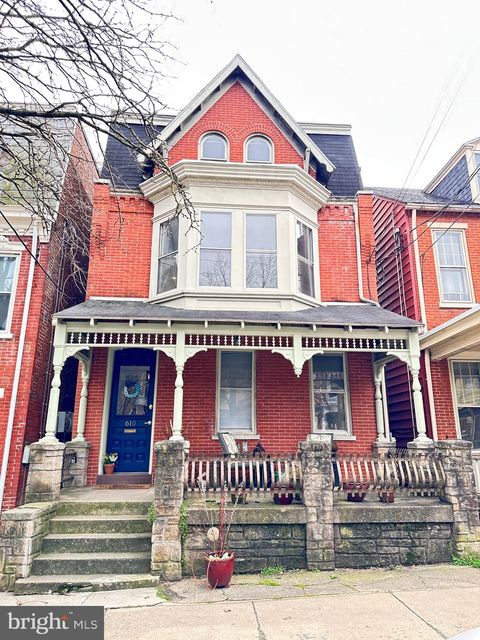 Photo of 610 W CHESTNUT ST, LANCASTER, PA 17603 (MLS # PALA2033100)