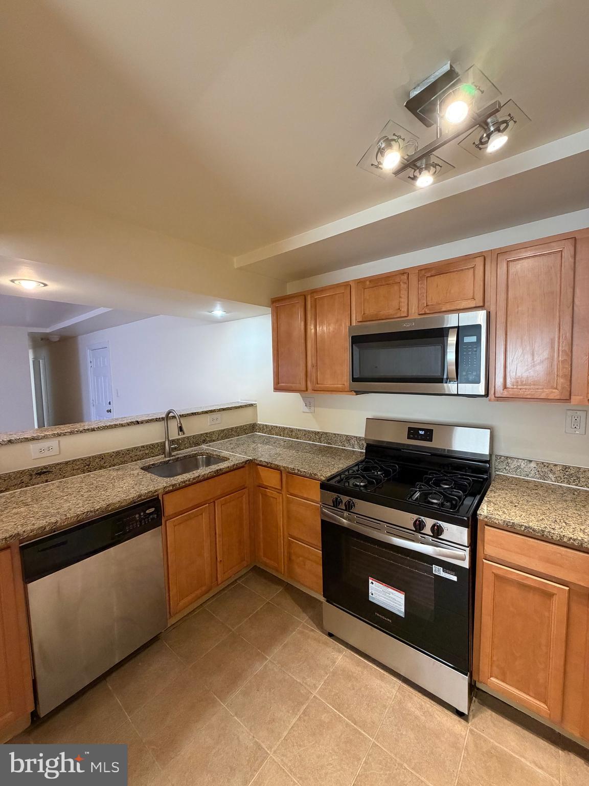 2510 MARKHAM LANE 1