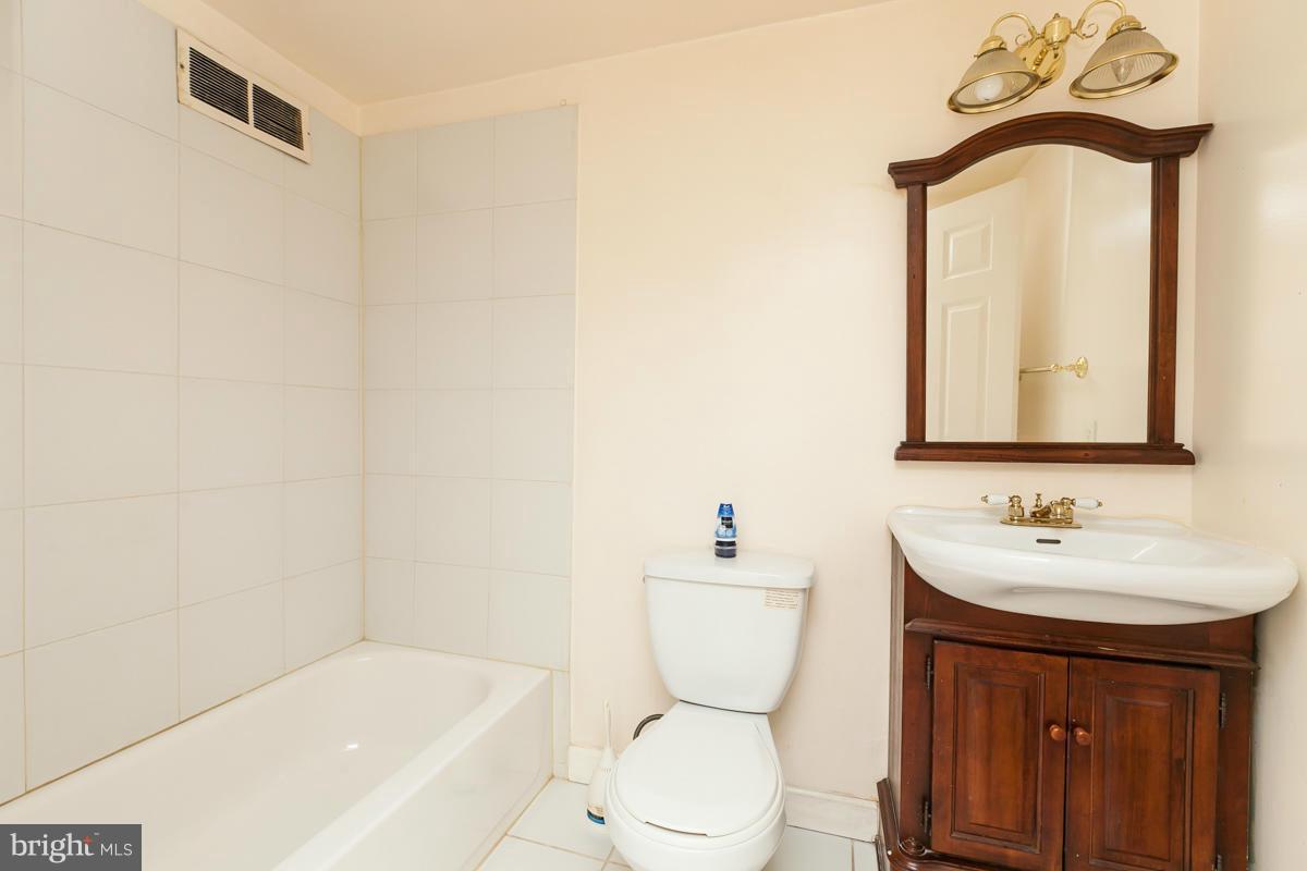 WASHINGTON VILLAGE - Residential Lease