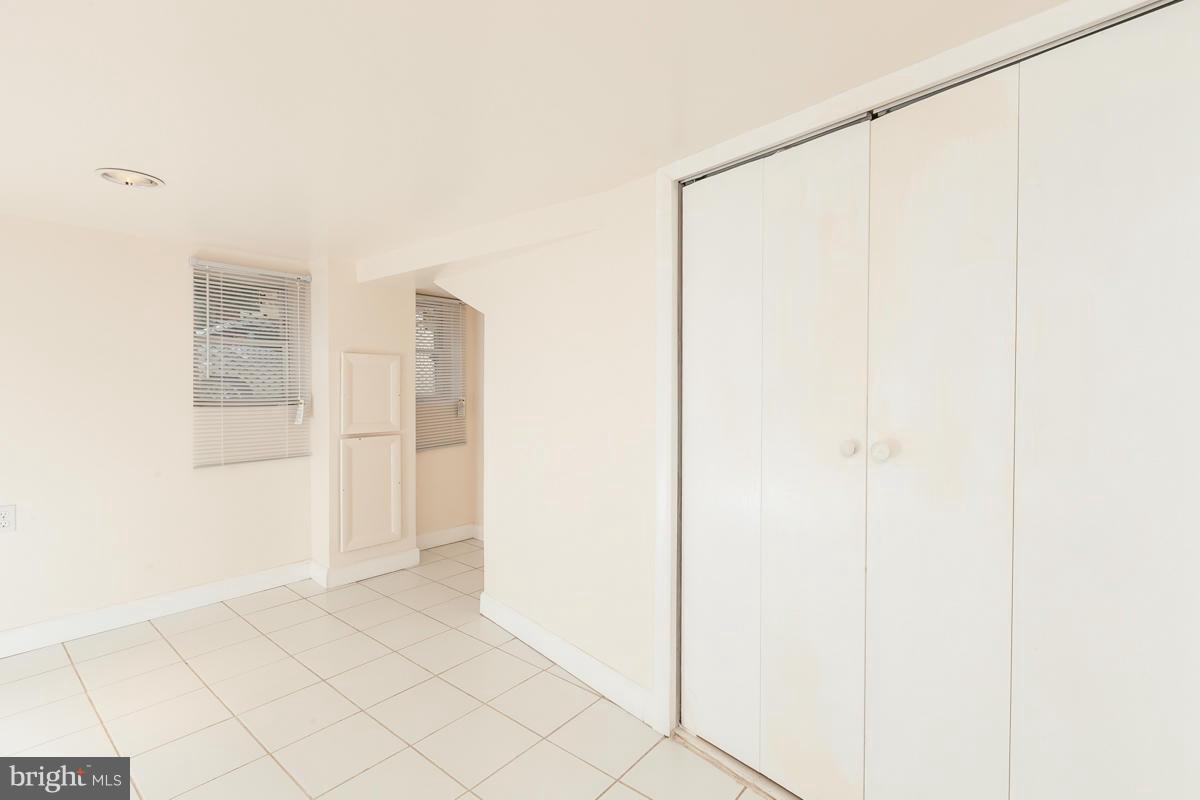 WASHINGTON VILLAGE - Residential Lease