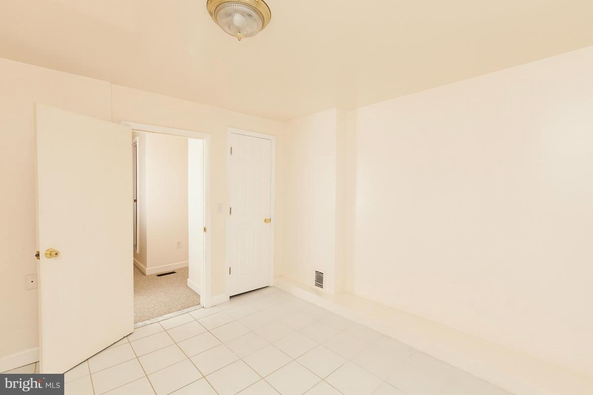 WASHINGTON VILLAGE - Residential Lease