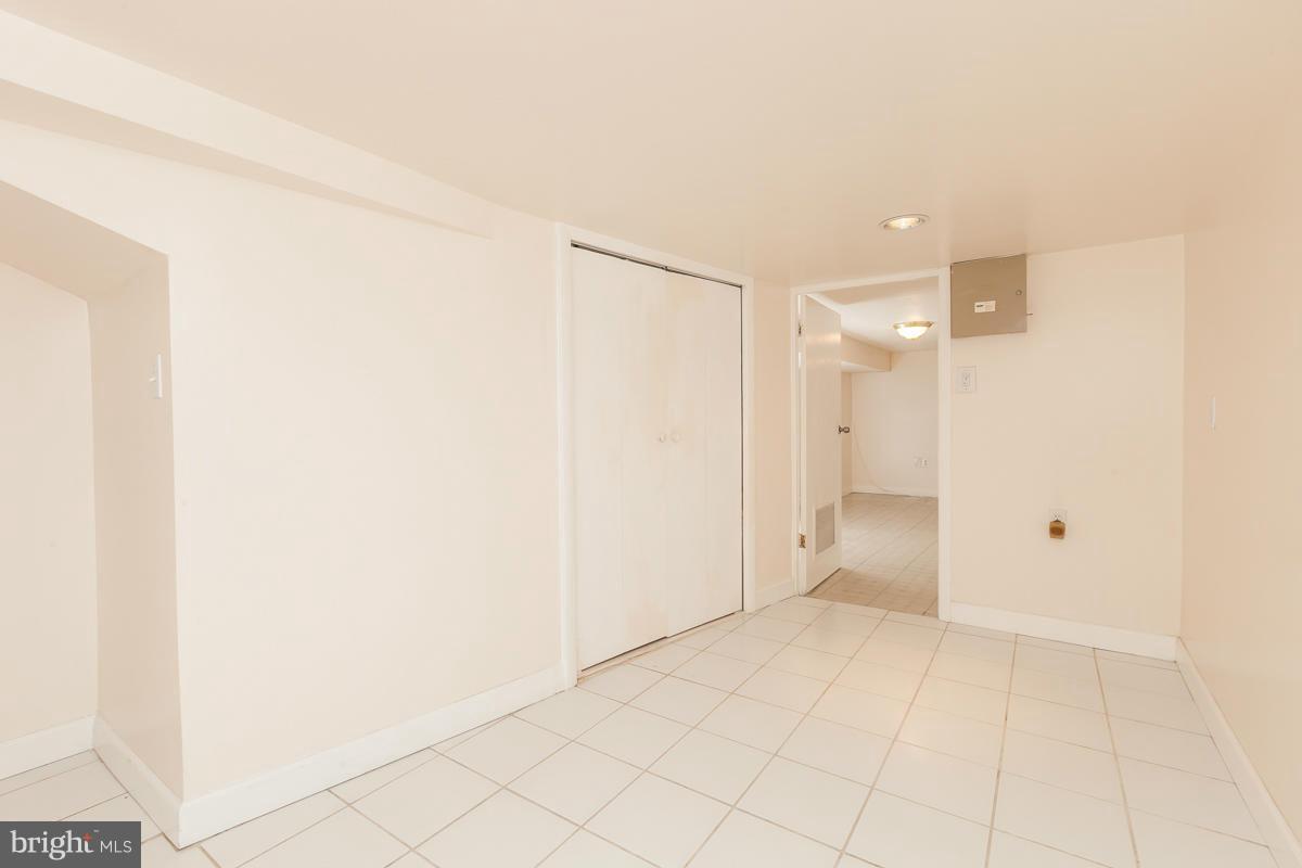 WASHINGTON VILLAGE - Residential Lease