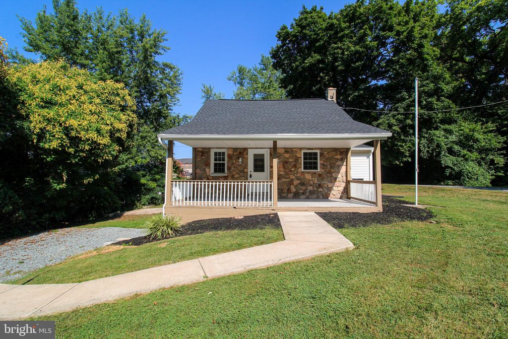 Photo of 1601 Wabank Road, Lancaster, PA 17603 (MLS # PALA2055148)