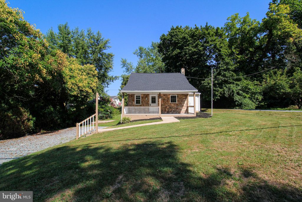 Photo of 1601 Wabank Road, Lancaster, PA 17603 (MLS # PALA2055148)