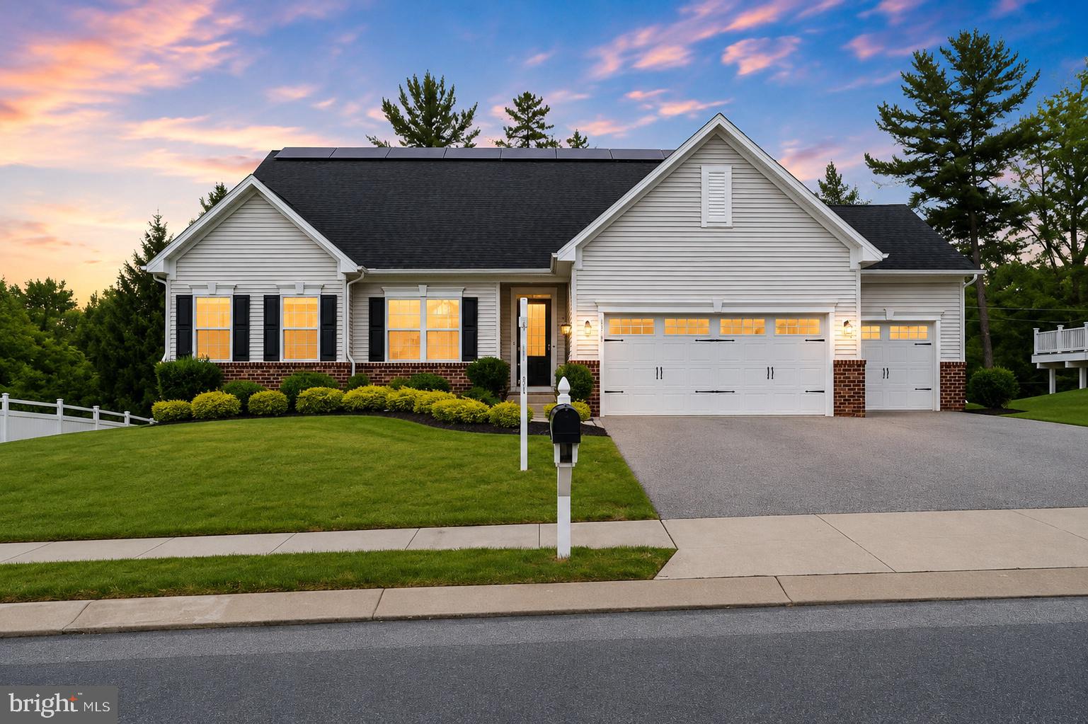 1013 PIN OAK LANE
