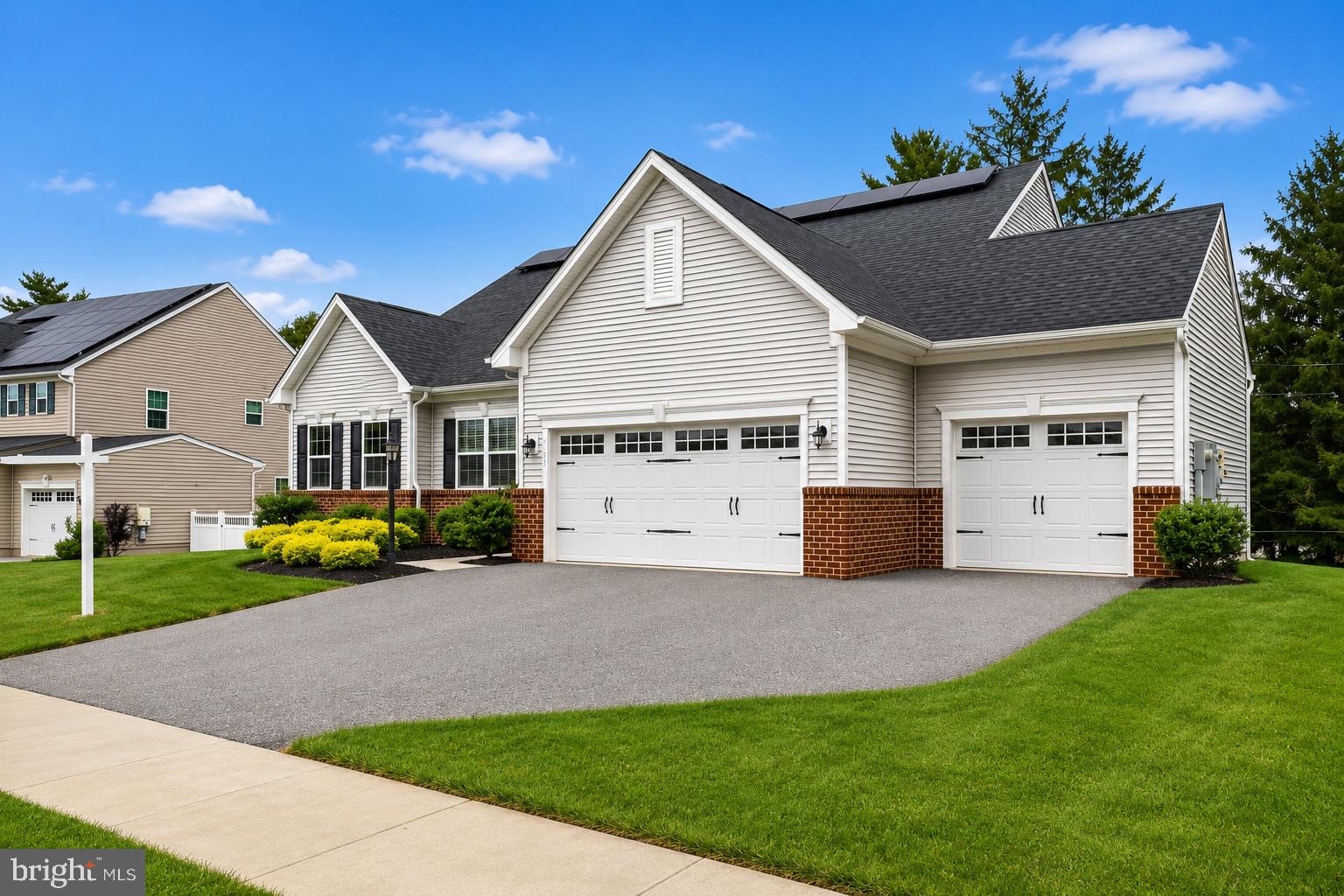 1013 PIN OAK LANE