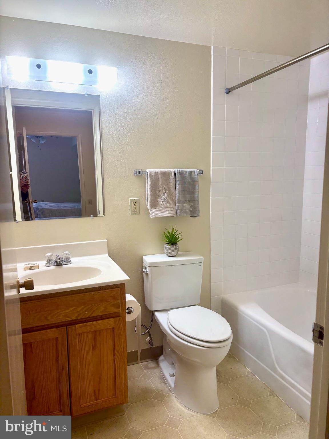 LEISURE WORLD - Residential