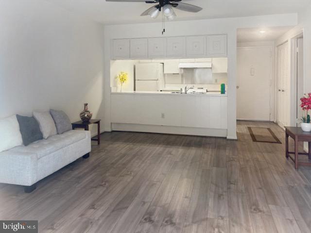 LEISURE WORLD - Residential