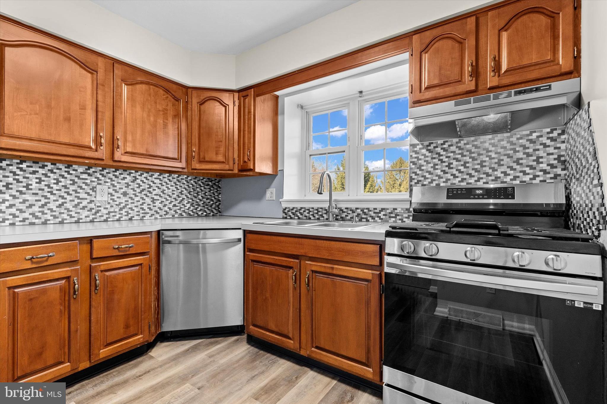 WESTLYN CONDOS - Residential