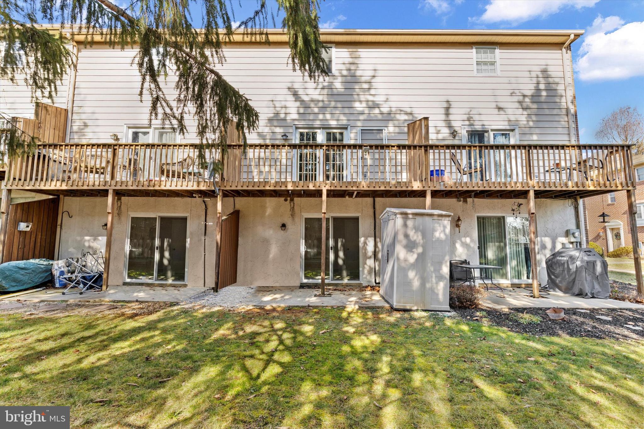 WESTLYN CONDOS - Residential