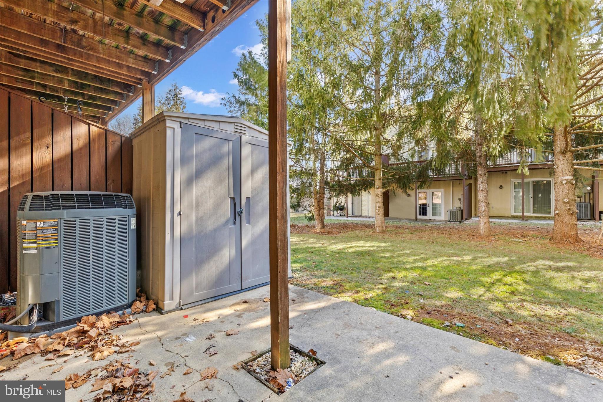 WESTLYN CONDOS - Residential