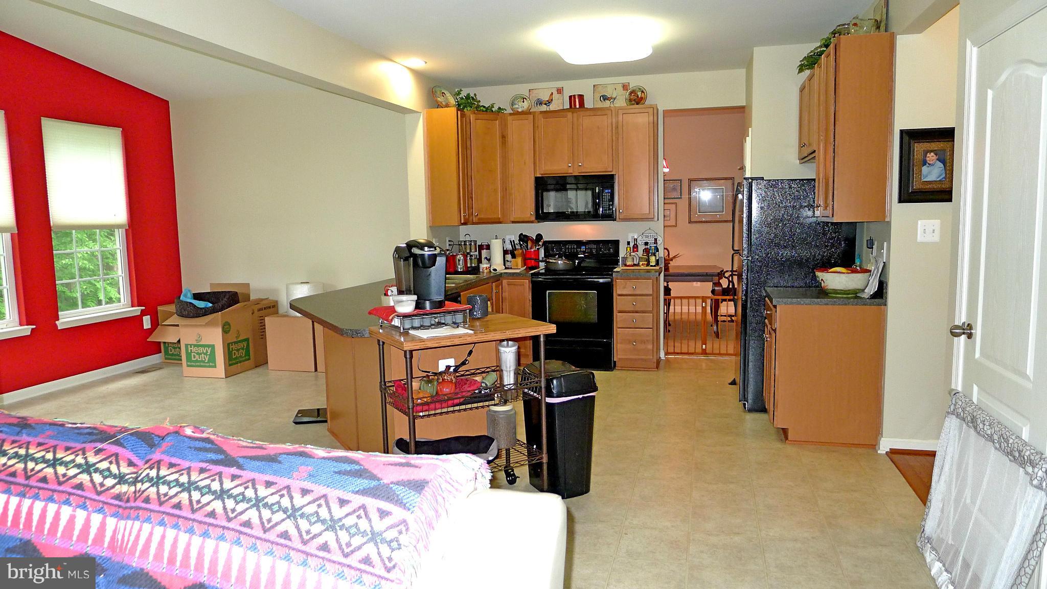 VILLAGE OF WASHINGTON TRAIL - Residential