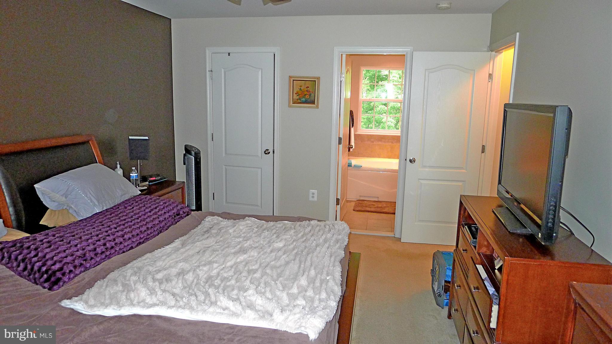 VILLAGE OF WASHINGTON TRAIL - Residential