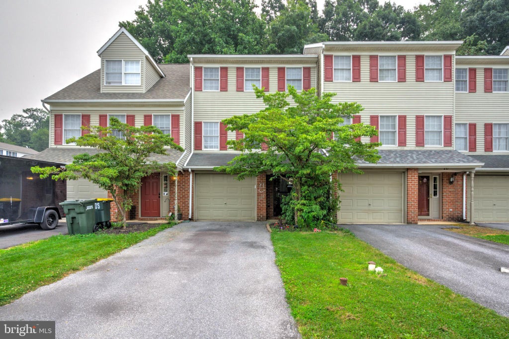 Photo of 433 Crosswinds Drive, LITITZ, PA 17543 (MLS # PALA2092878)