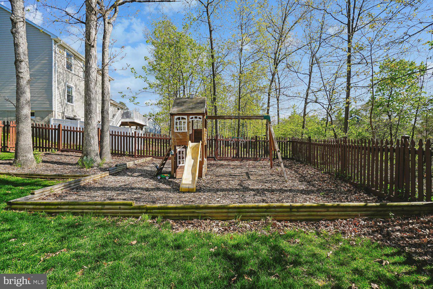 TREESIDE - Residential