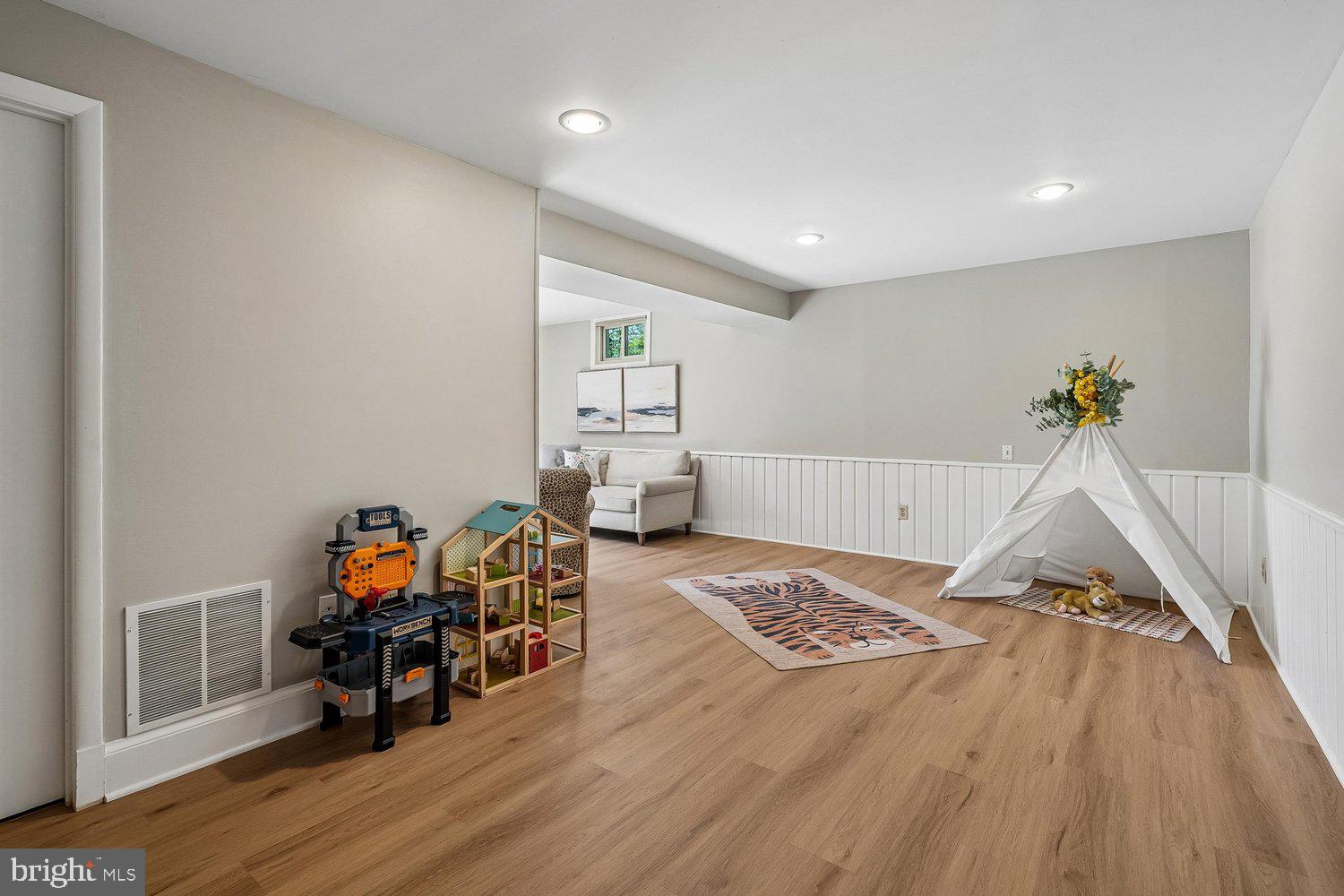 TREESIDE - Residential