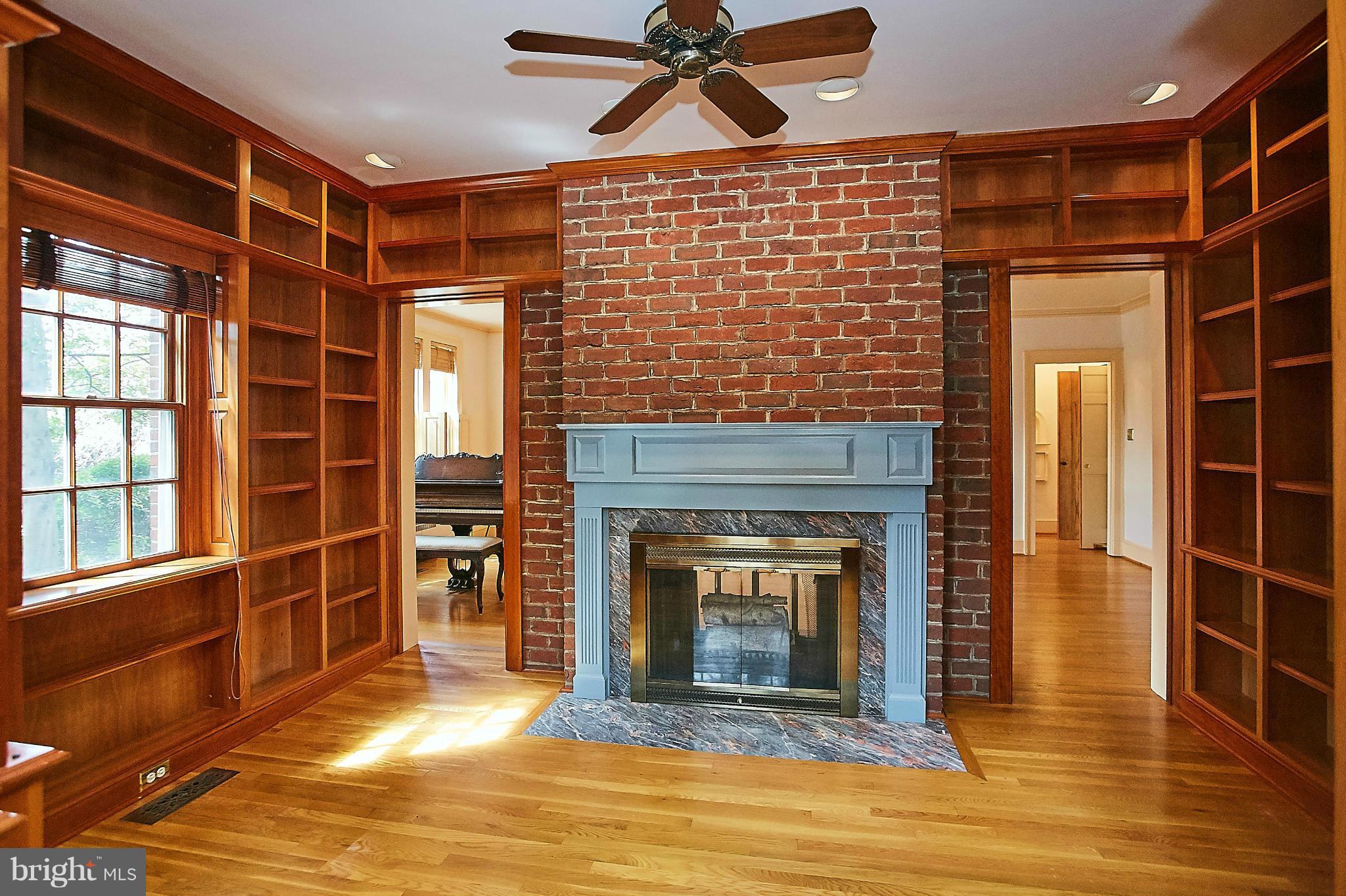 COUNTRY CLUB HILLS - Residential