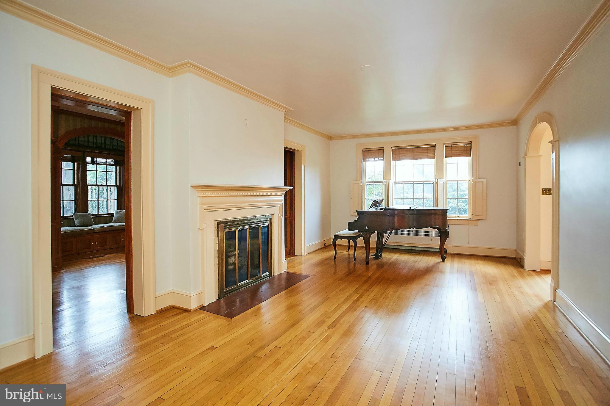 COUNTRY CLUB HILLS - Residential