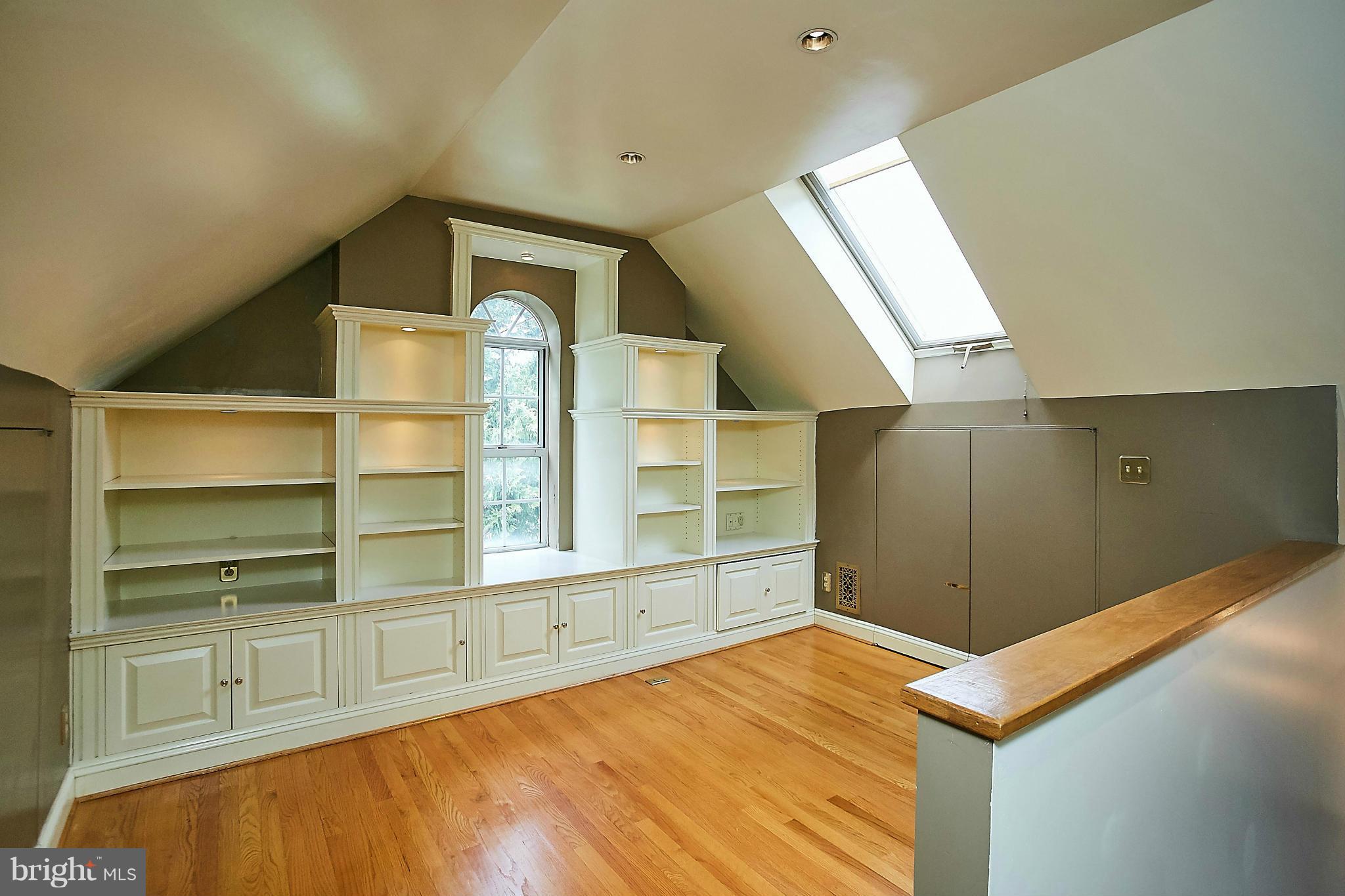 COUNTRY CLUB HILLS - Residential