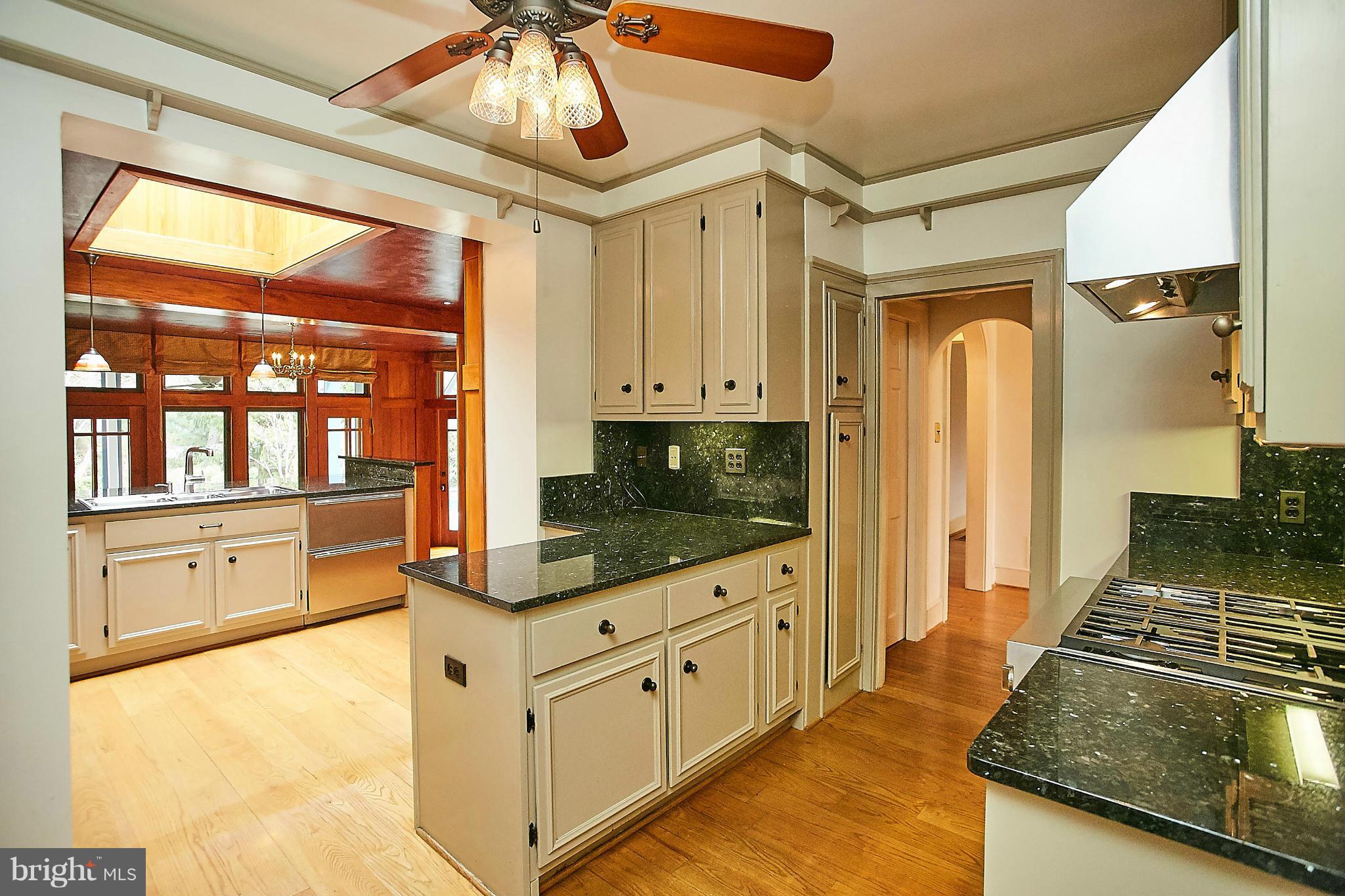 COUNTRY CLUB HILLS - Residential