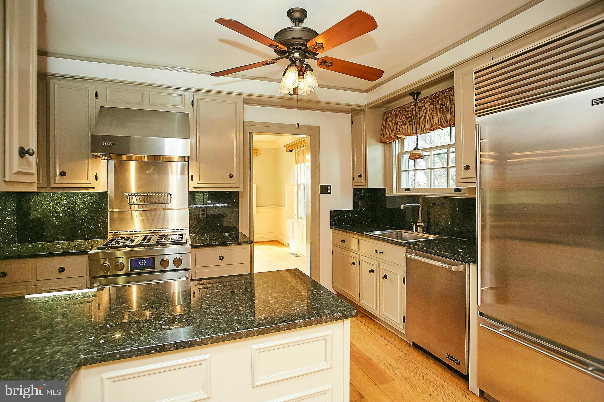 COUNTRY CLUB HILLS - Residential