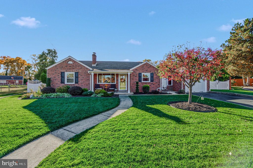 Photo of 6 Regent Circle, WILMINGTON, DE 19808 (MLS # DENC2092494)