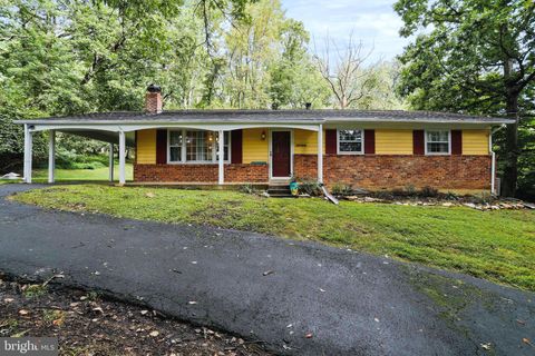 Photo of 15760 Oak Ln, HAYMARKET, VA 20169 (MLS # VAPW2118620)
