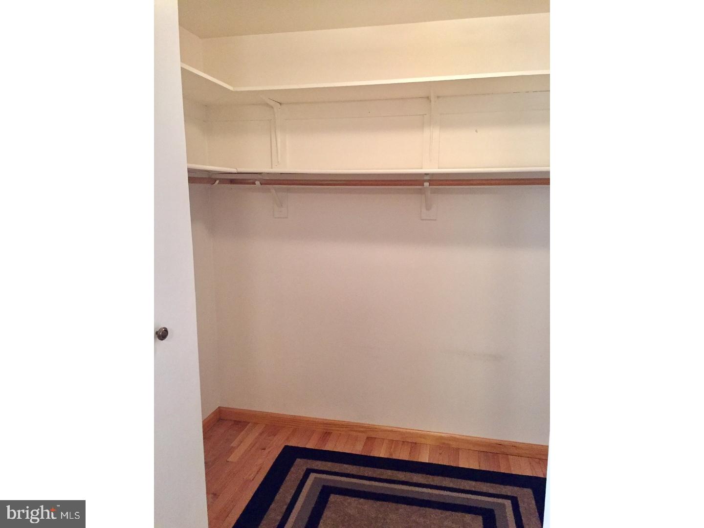 YORKVILLE - Residential