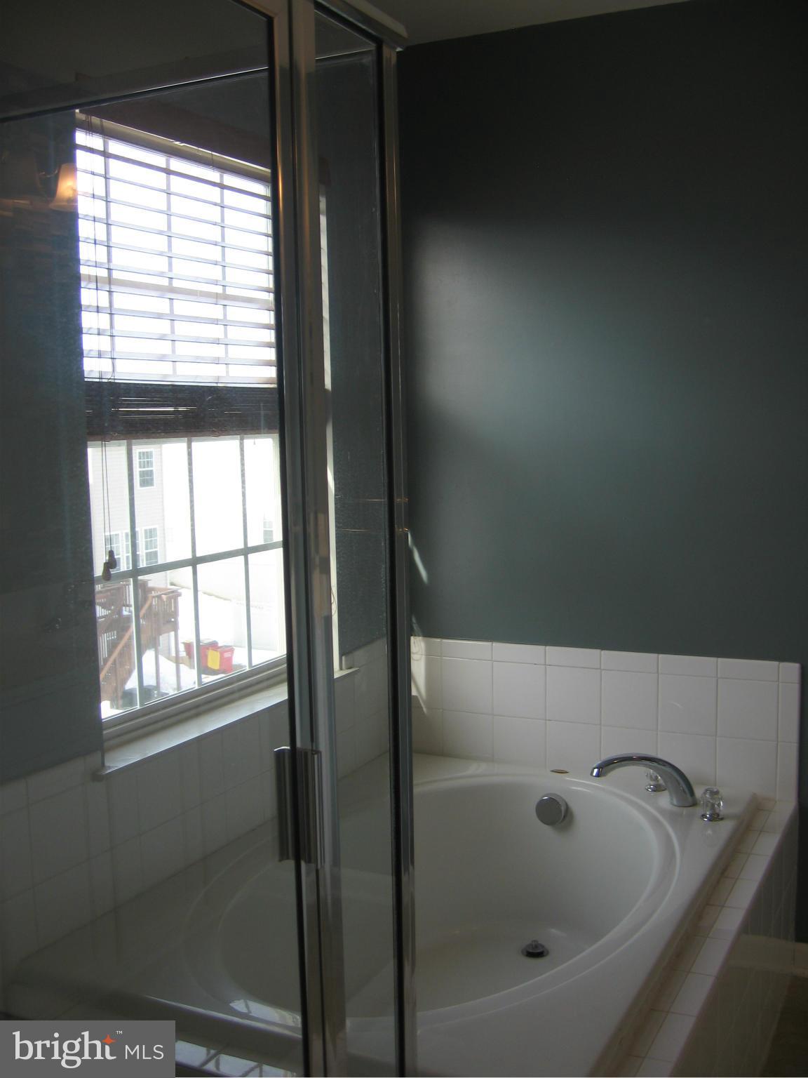 LAKELAND PLACE - Residential Lease