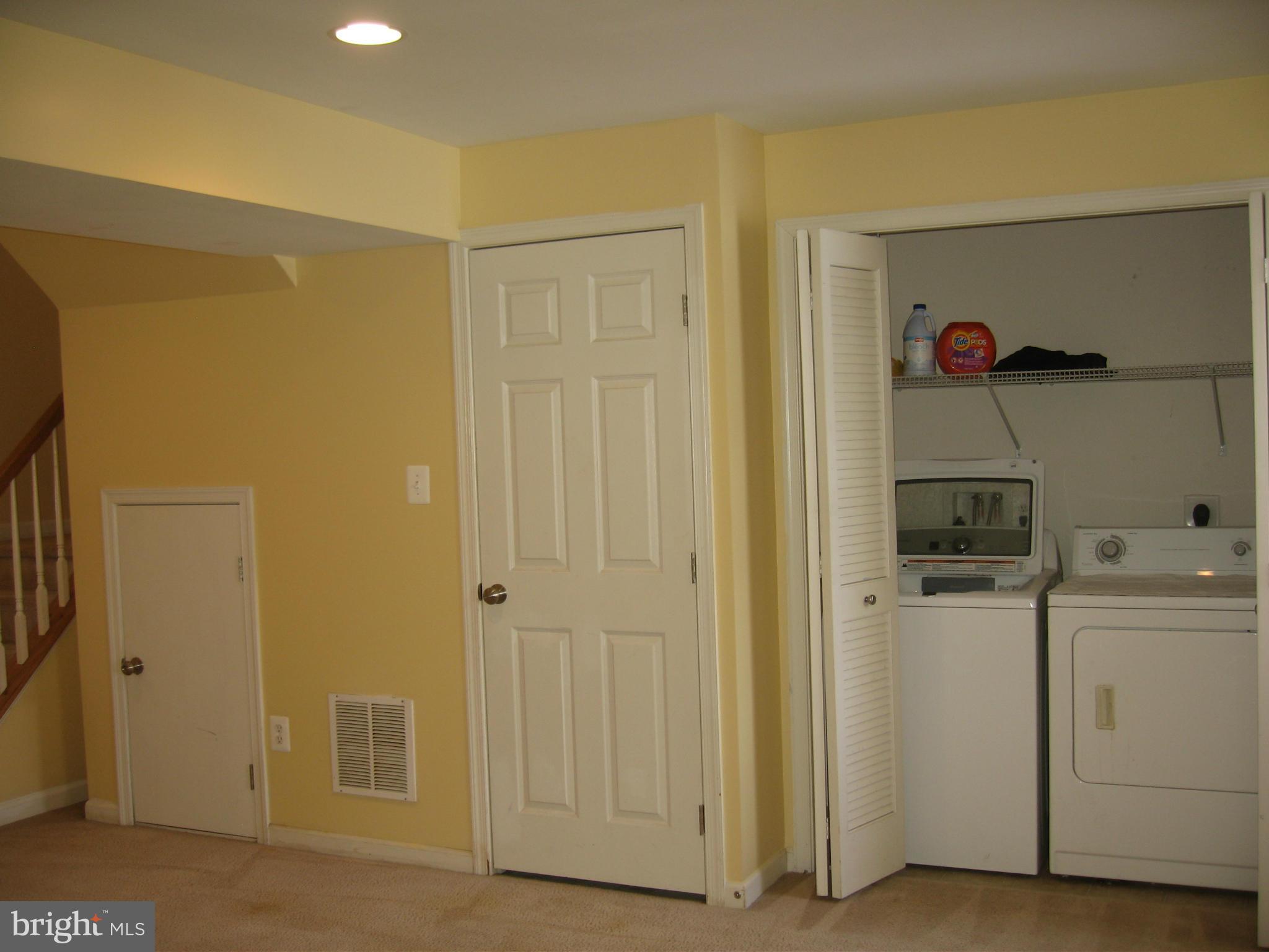 LAKELAND PLACE - Residential Lease