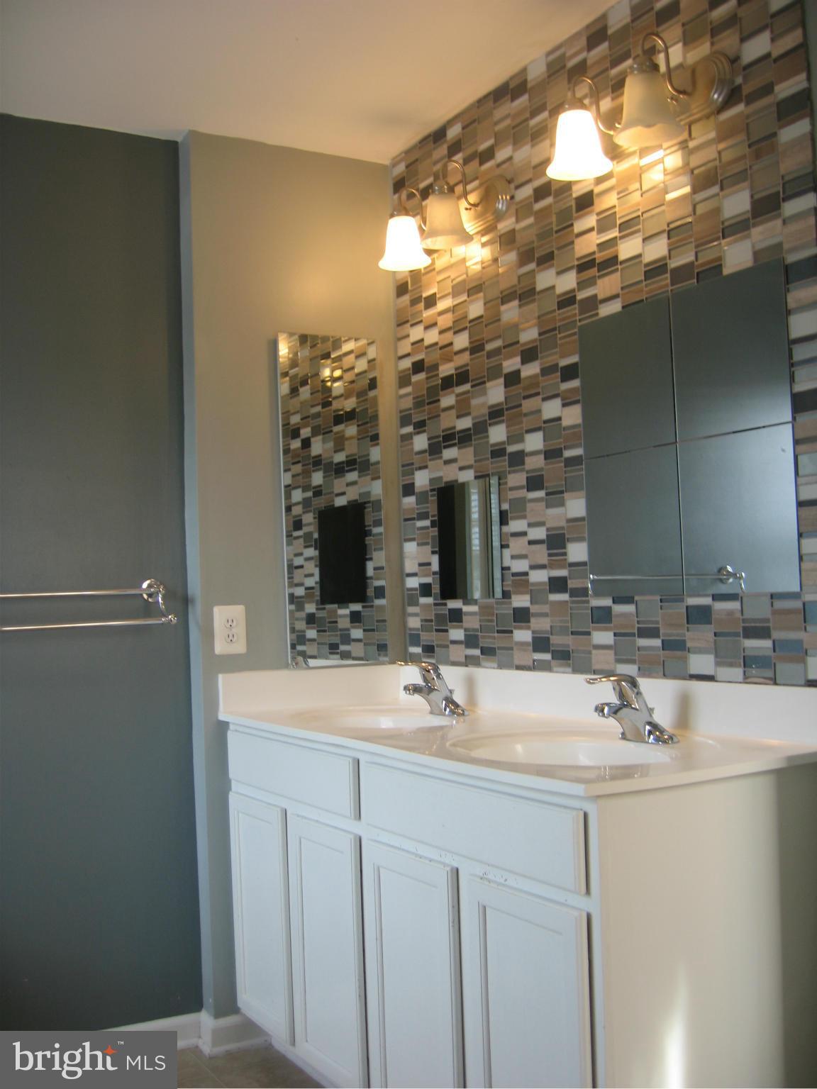 LAKELAND PLACE - Residential Lease