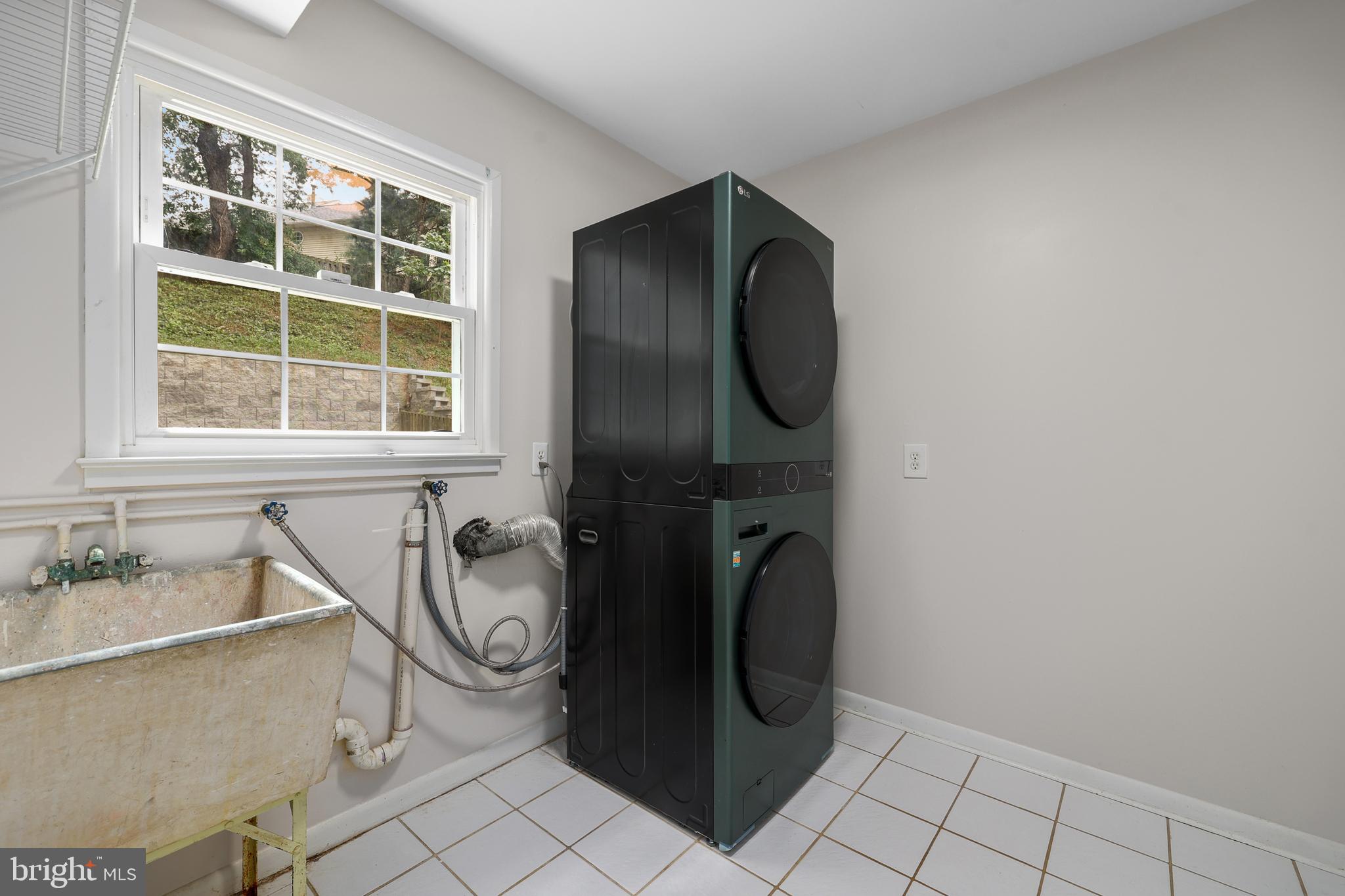 RIVERSIDE ESTATES - Residential