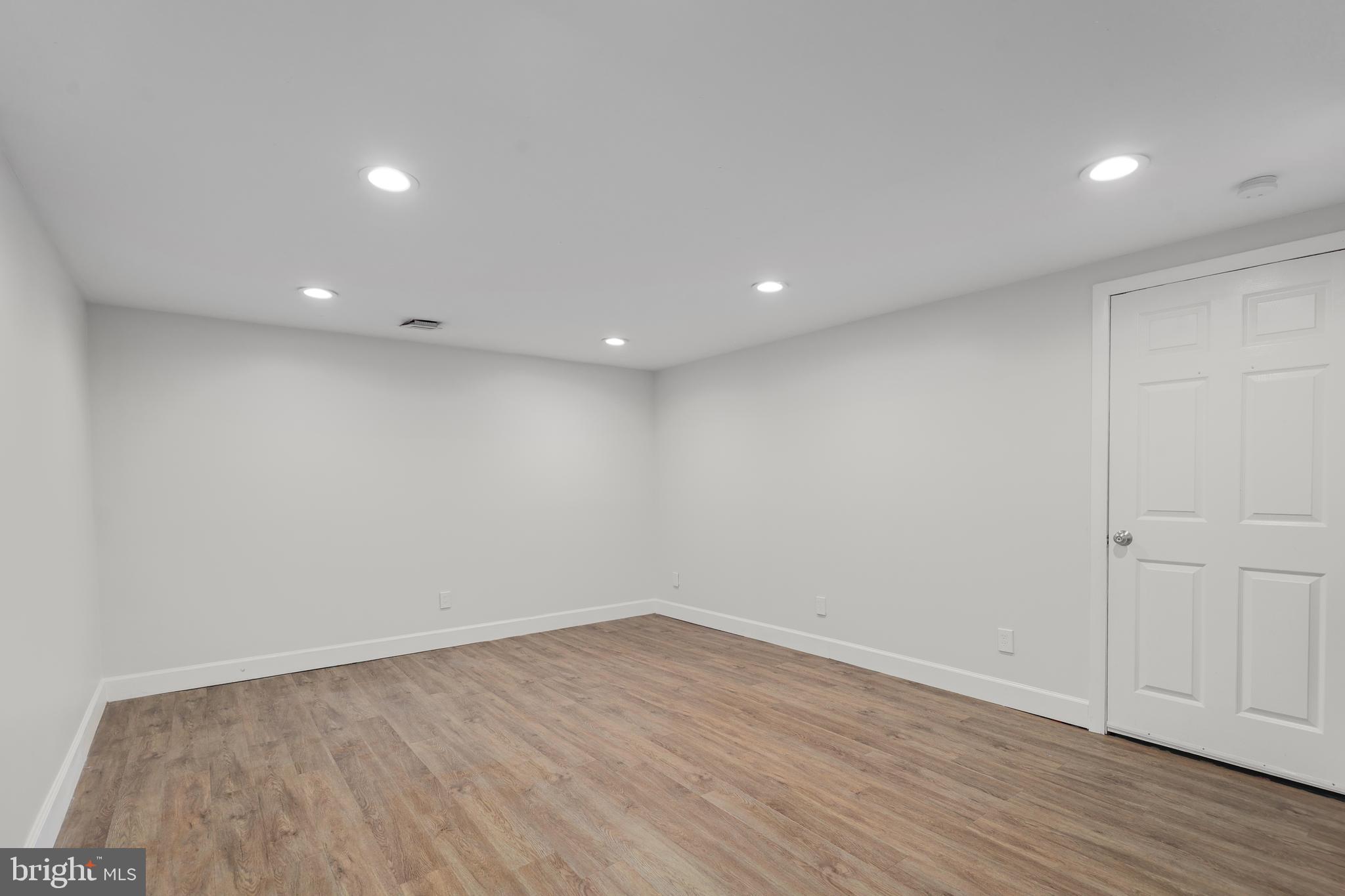 RIVERSIDE ESTATES - Residential