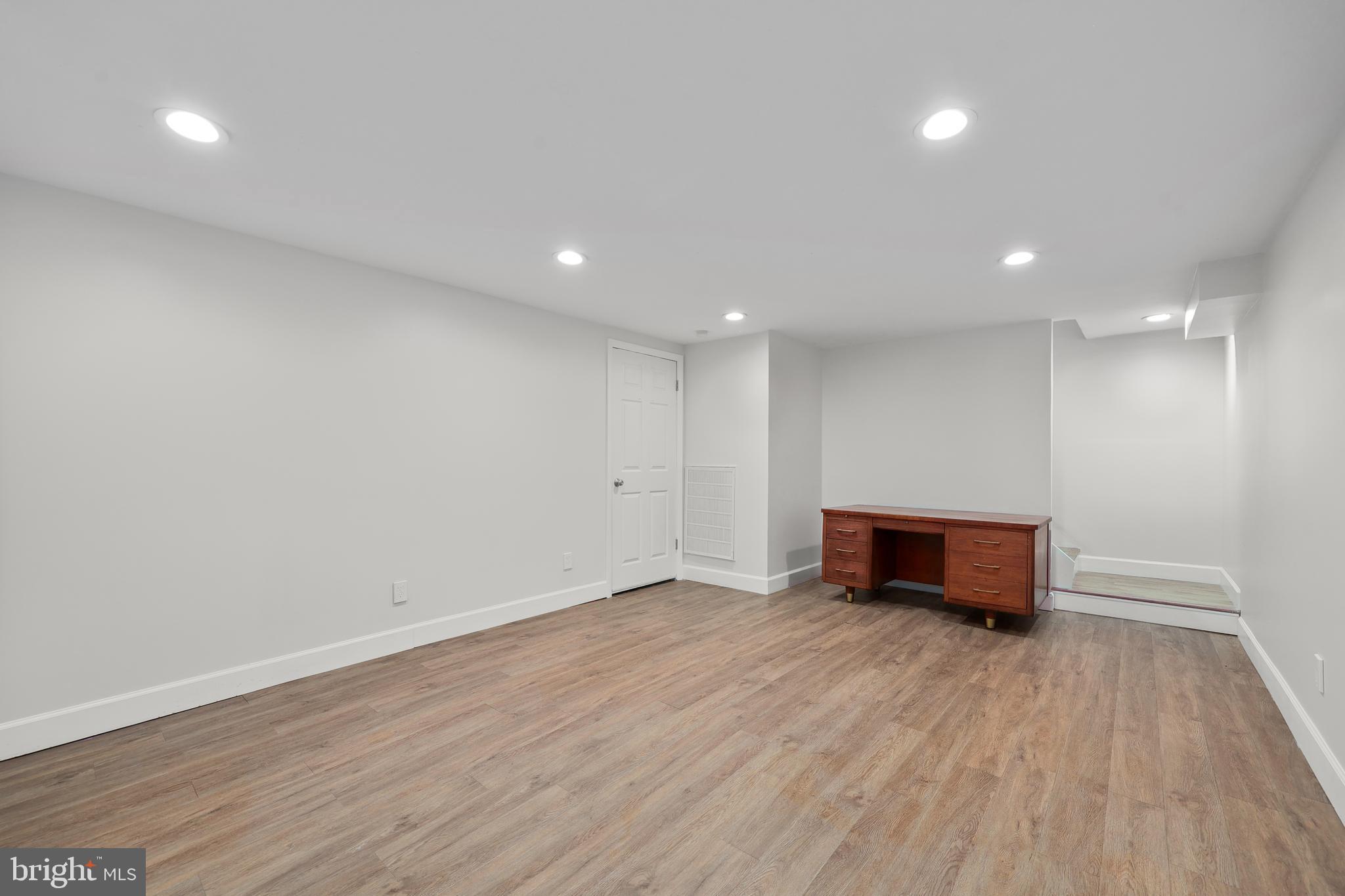 RIVERSIDE ESTATES - Residential