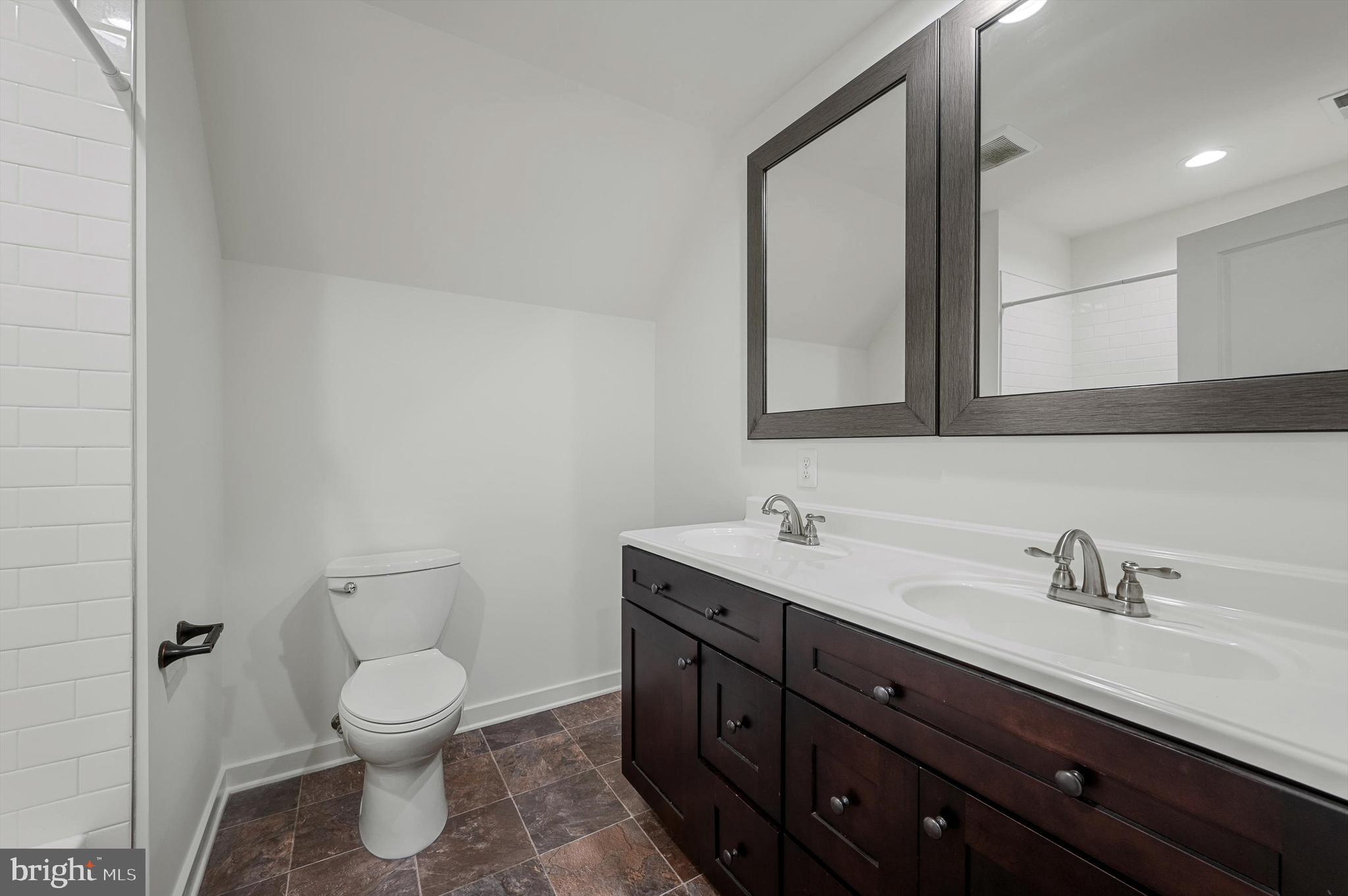 CHRISTO REY - Residential