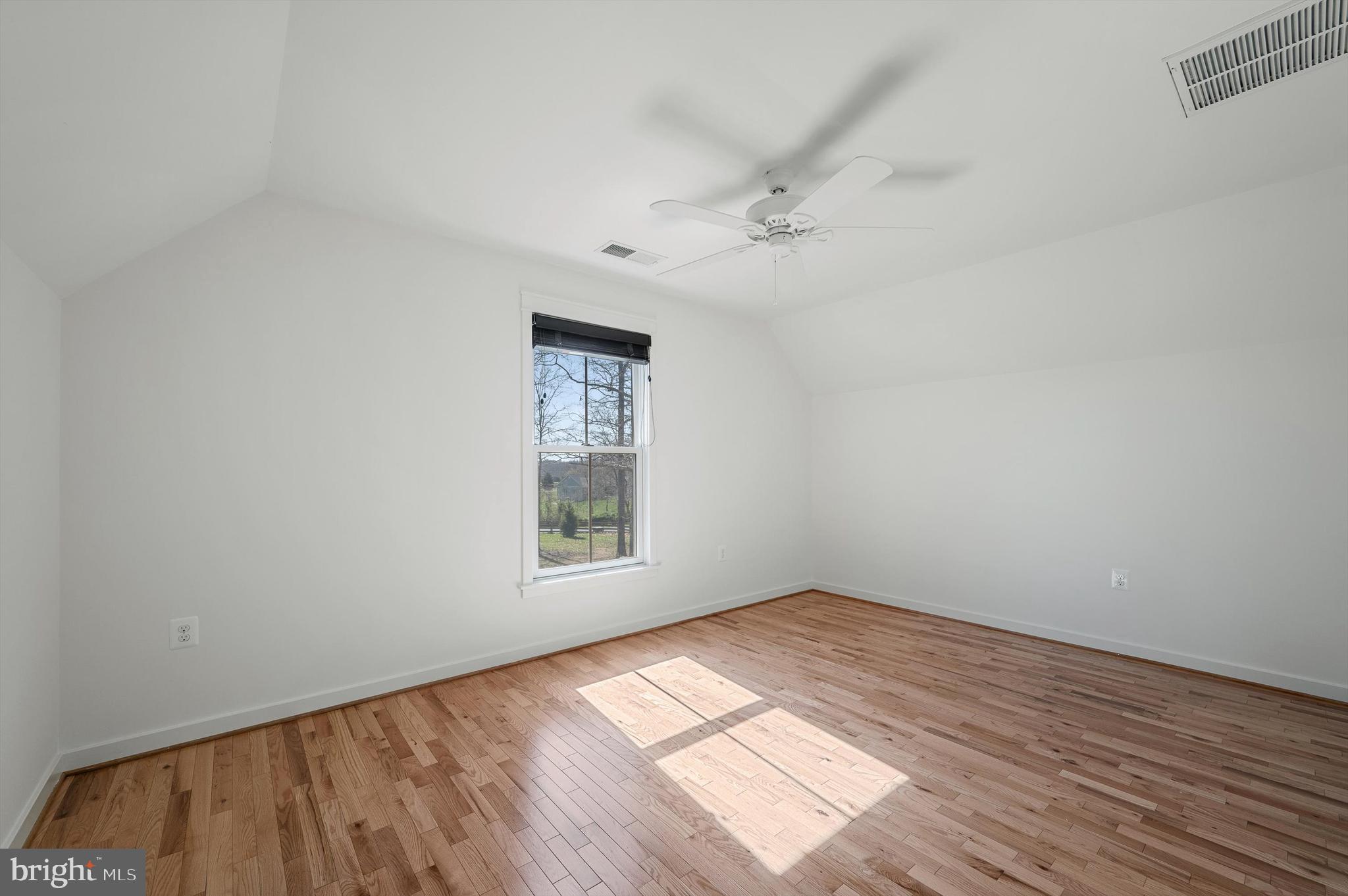 CHRISTO REY - Residential