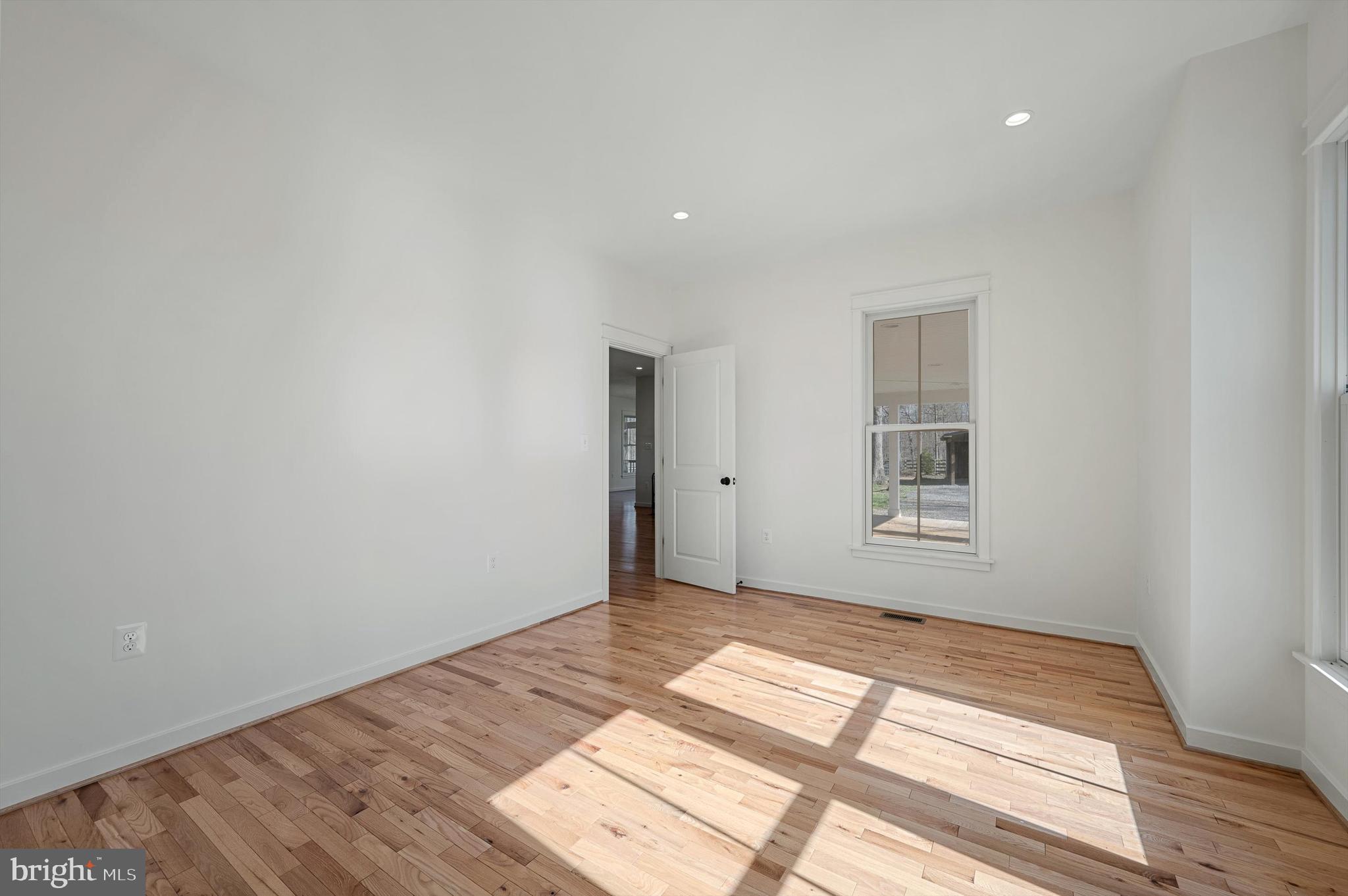 CHRISTO REY - Residential