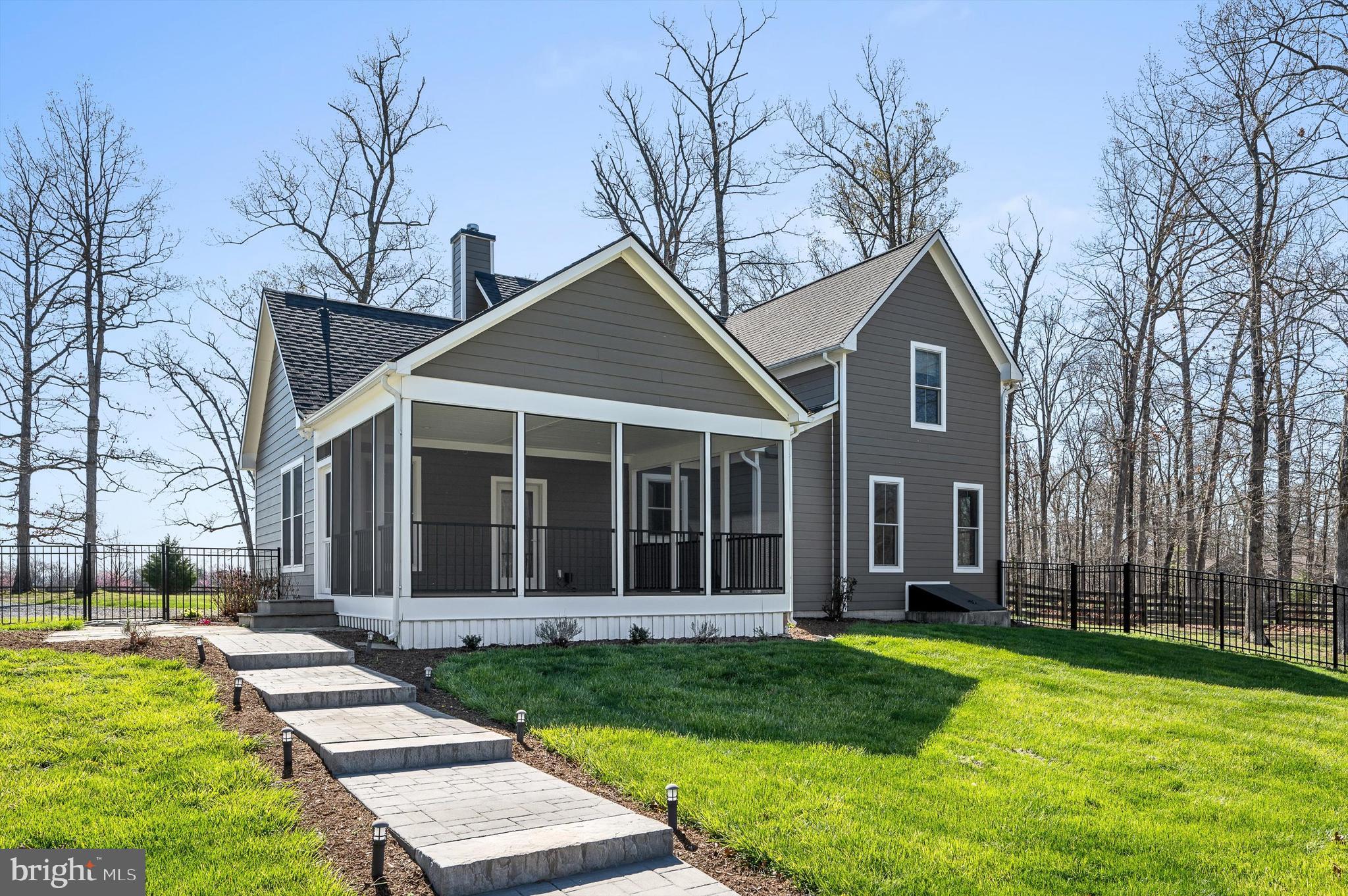 CHRISTO REY - Residential