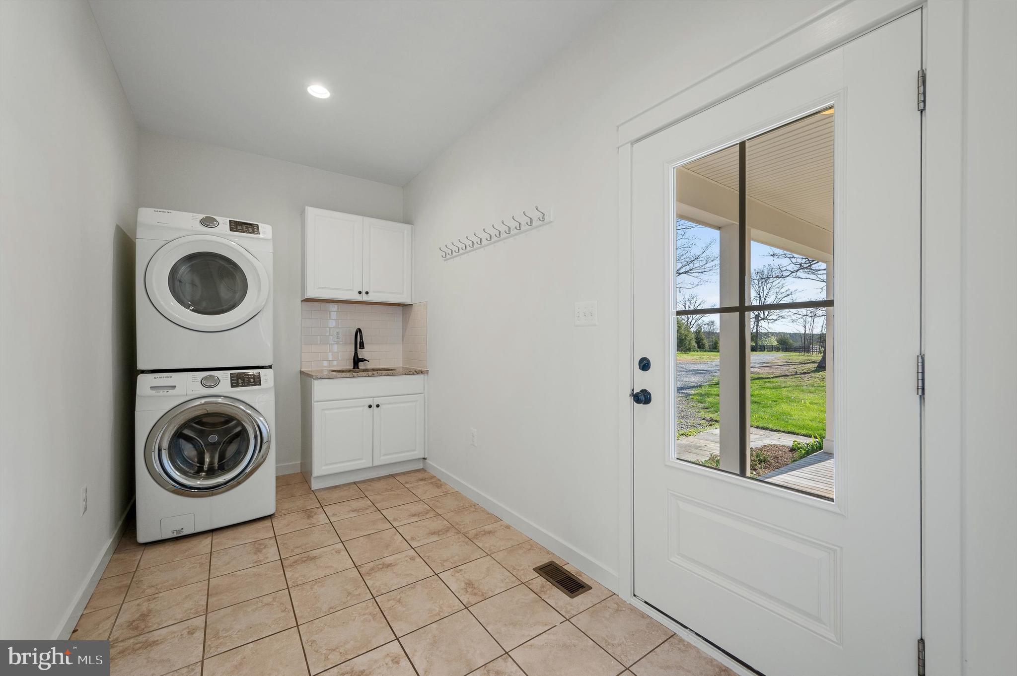 CHRISTO REY - Residential