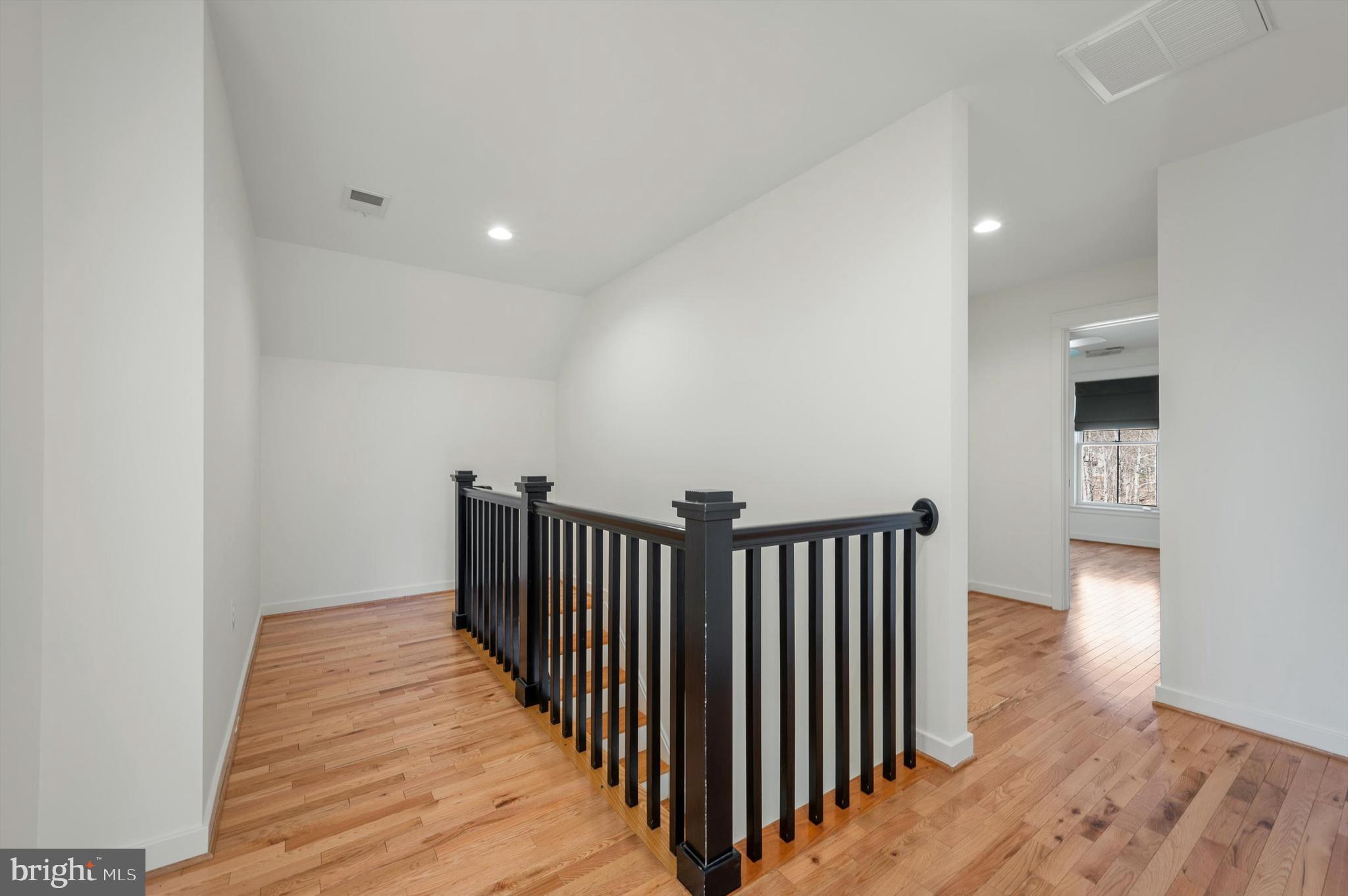 CHRISTO REY - Residential