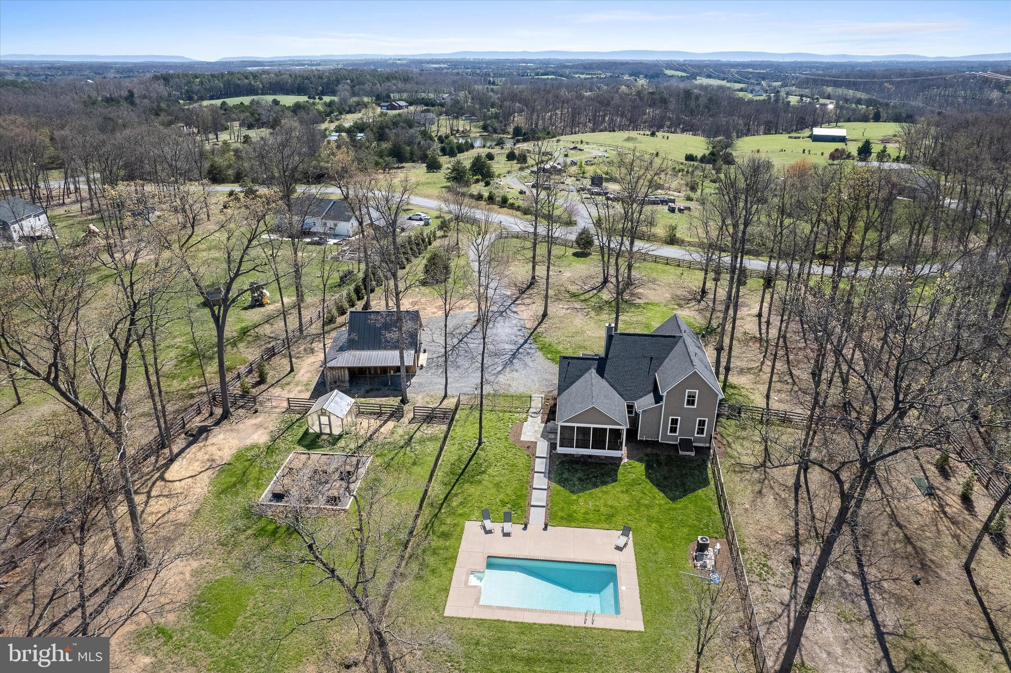 CHRISTO REY - Residential