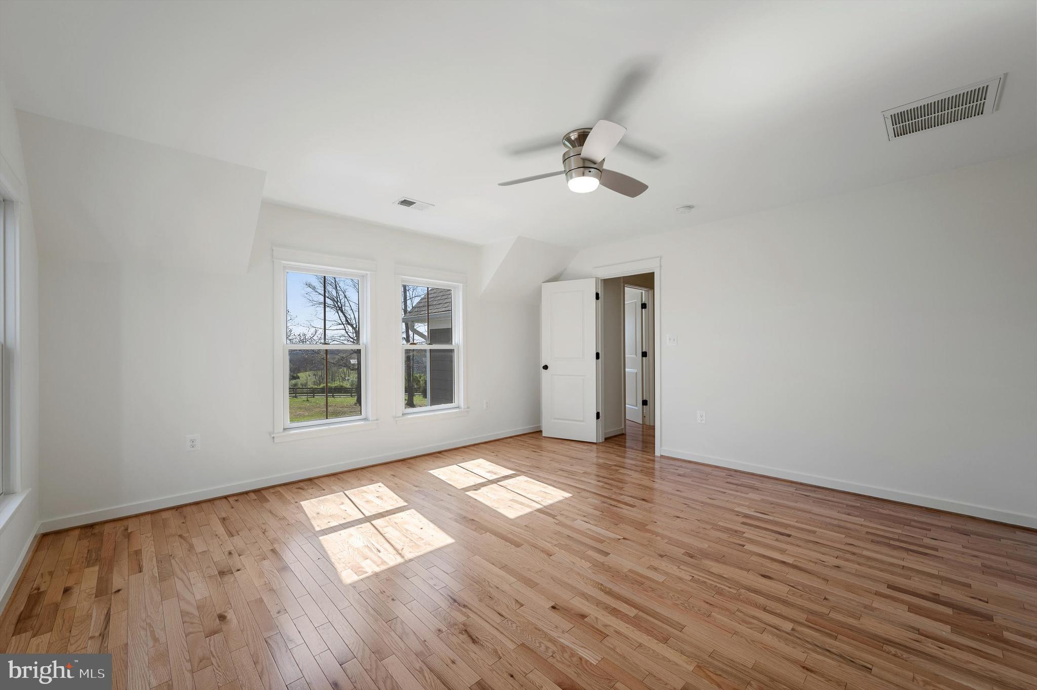 CHRISTO REY - Residential