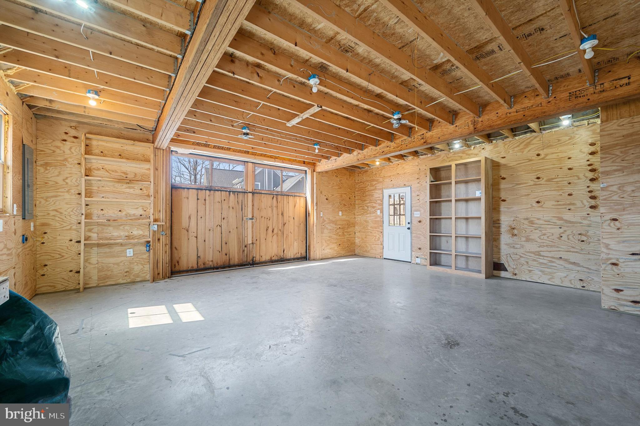 CHRISTO REY - Residential