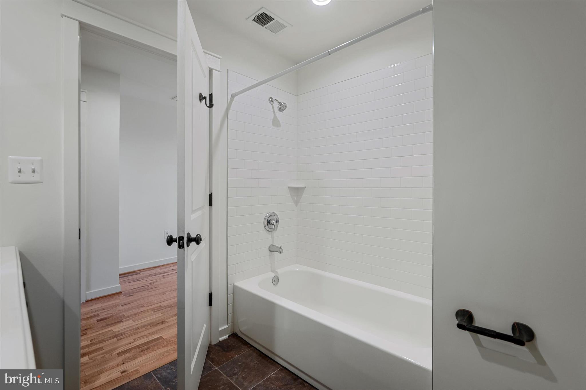 CHRISTO REY - Residential