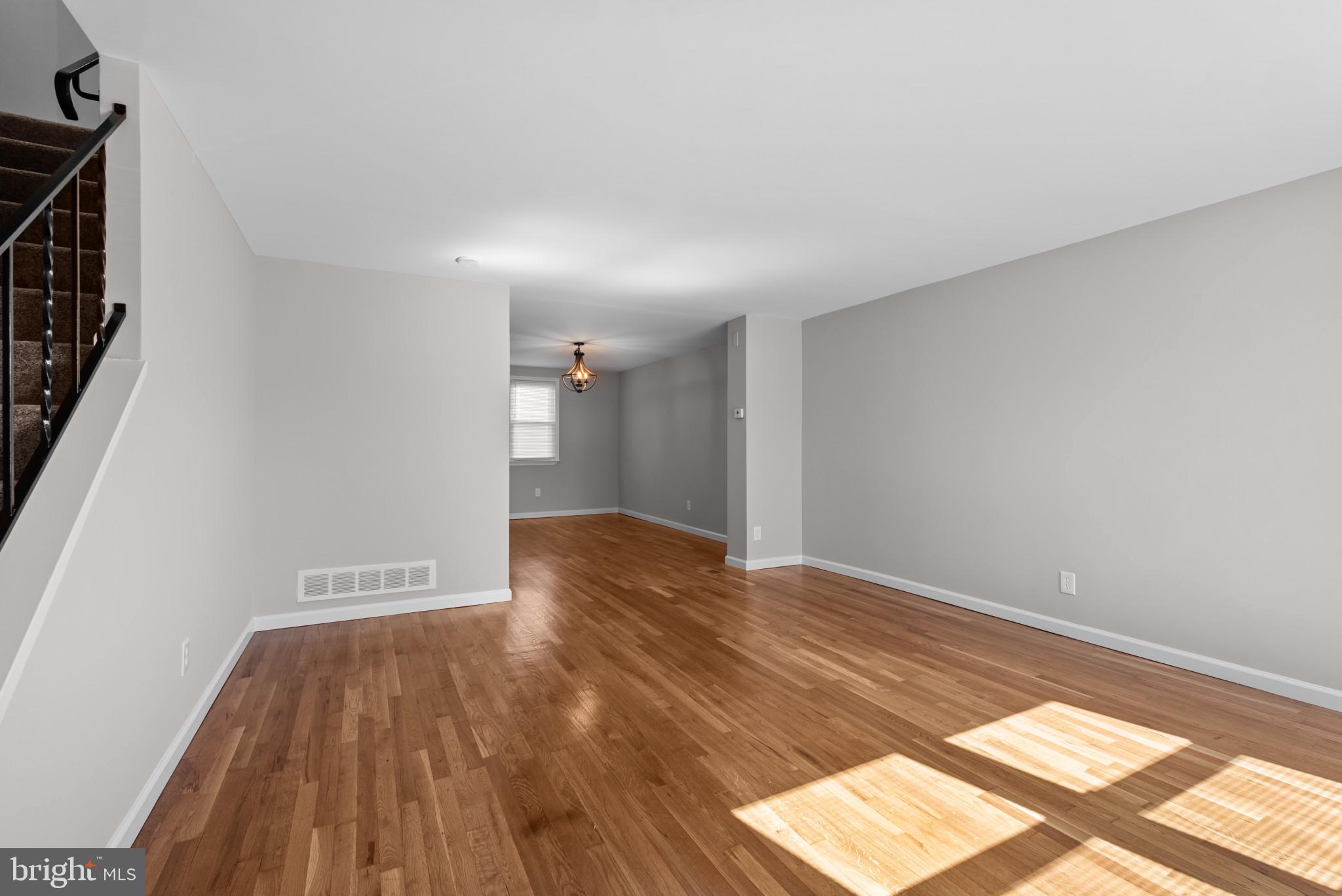 5225 DARIEN ROAD