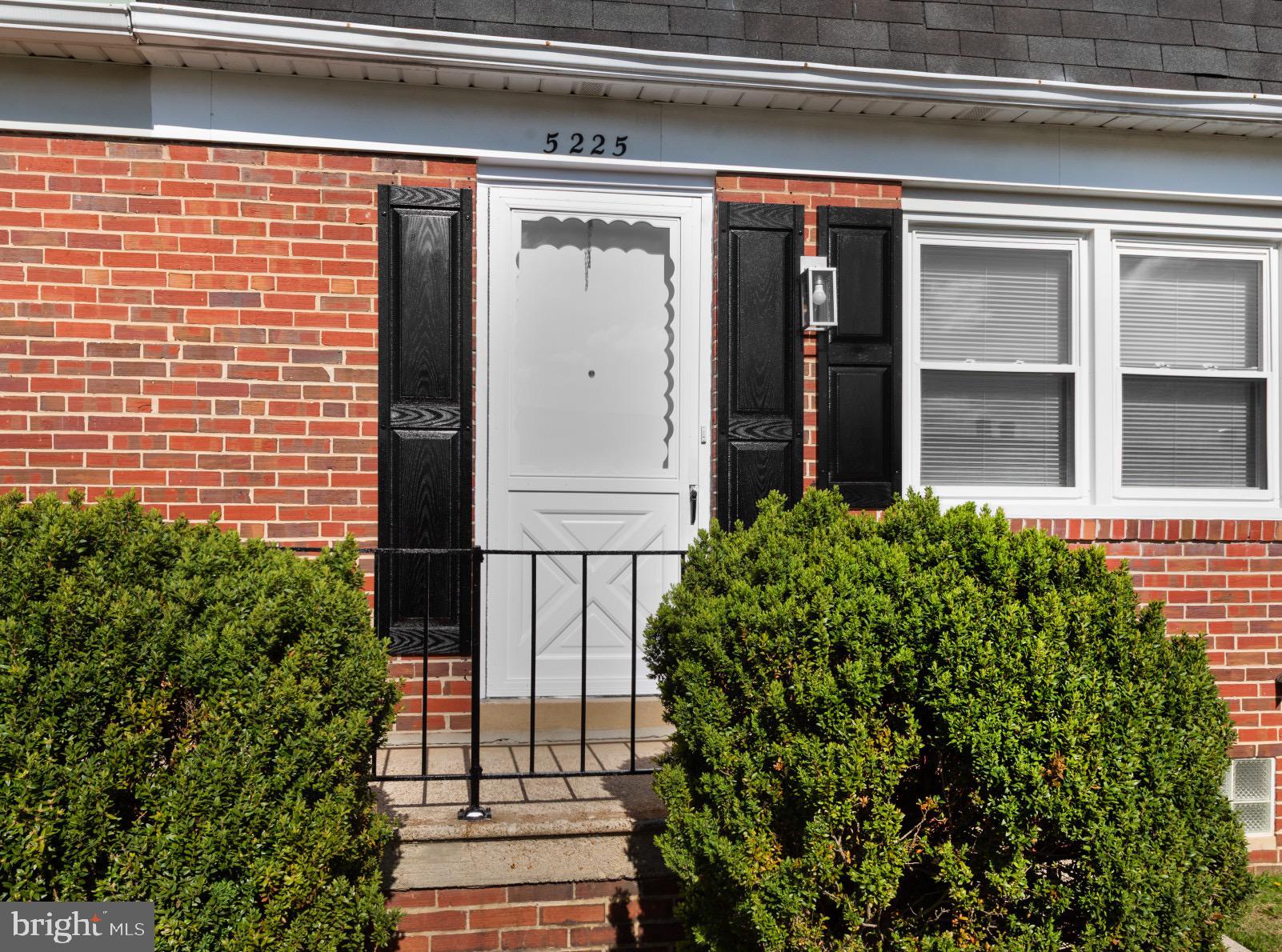 5225 DARIEN ROAD