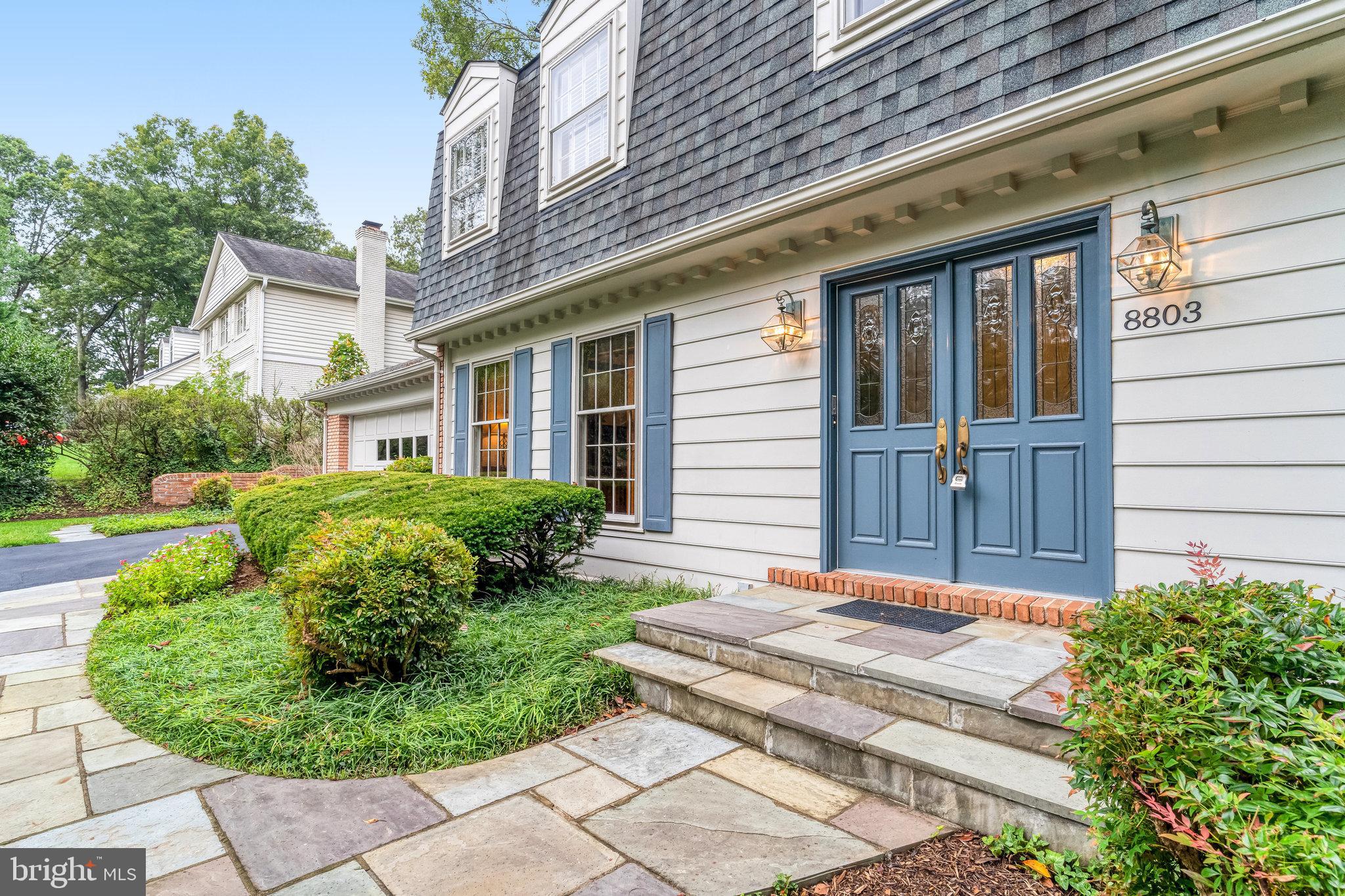 8803 LYNNHURST