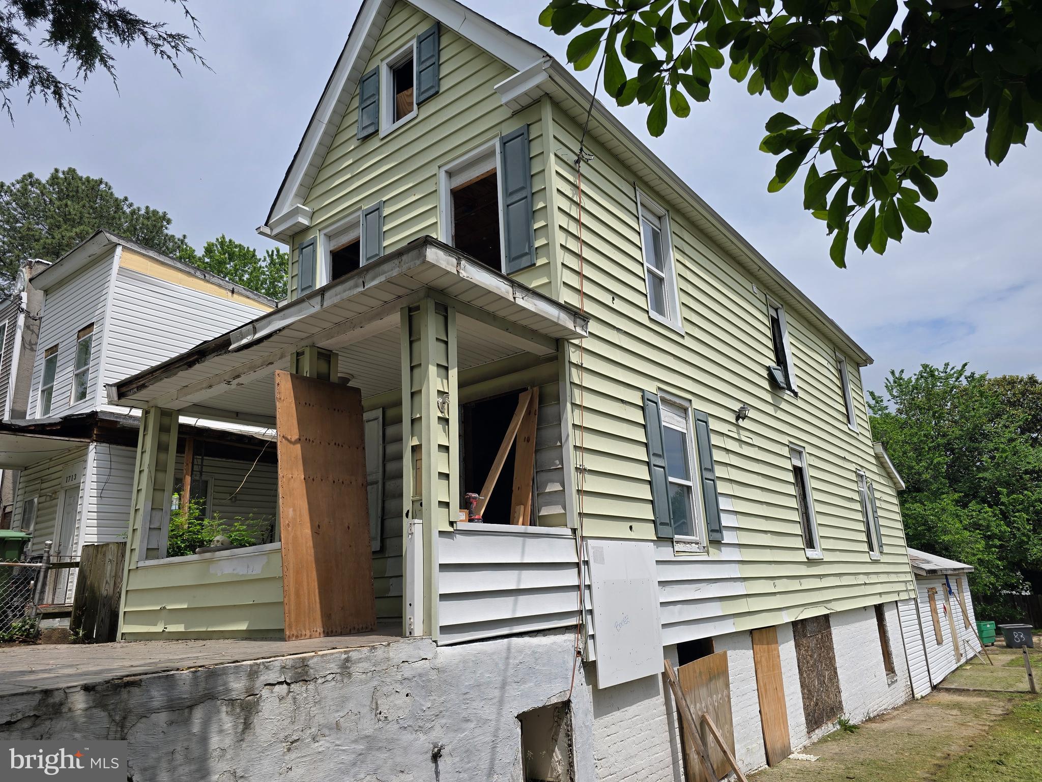 1715 SPENCE STREET